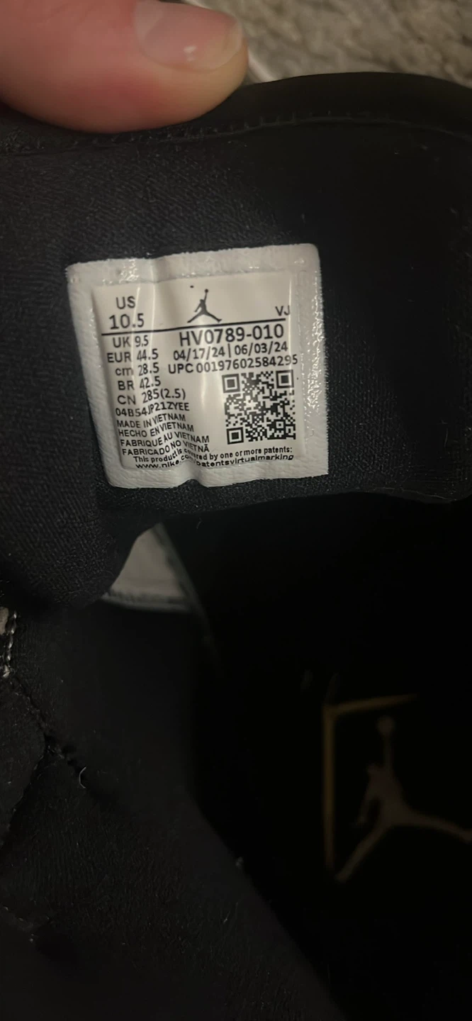 Air Jordan 1 Mid SE 'Black White' Shoes US 10.5 - photo 4