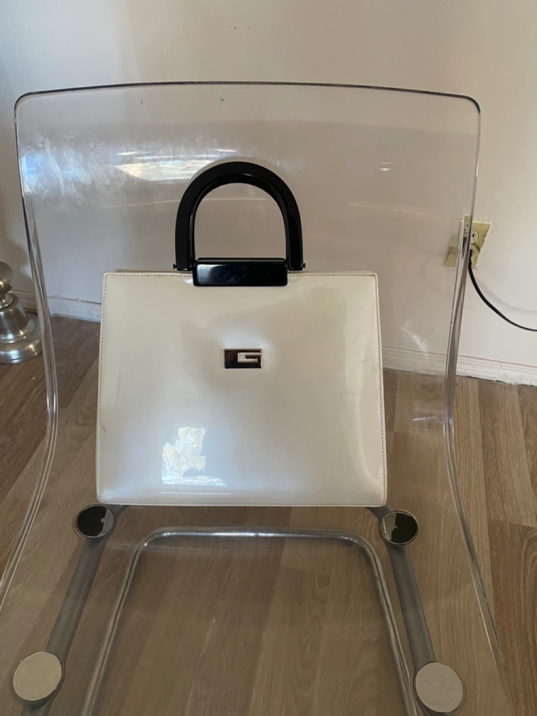 White guess Patent Handbag with Black Handles - photo 2