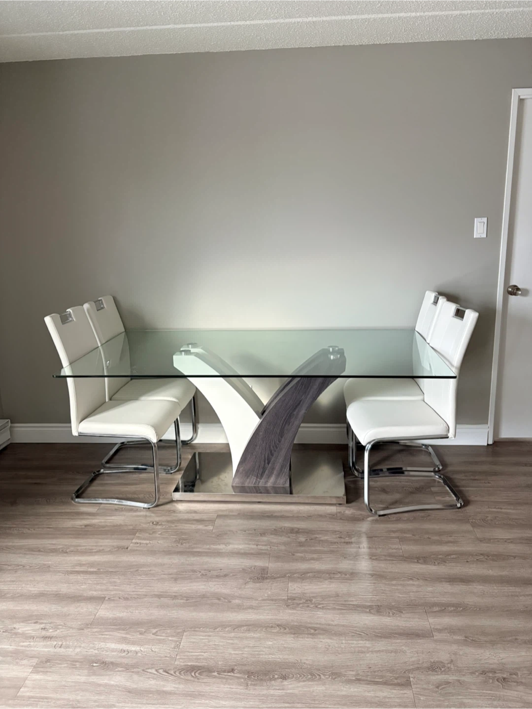 Glass Dining Table with 4 White Chairs - photo 2