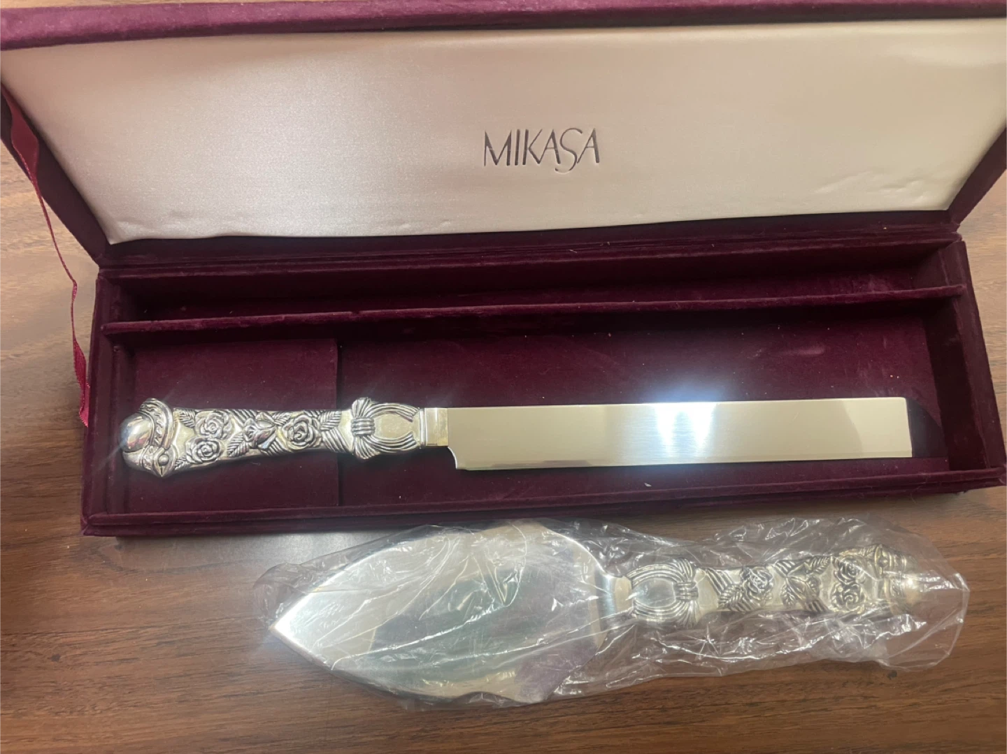 Mikasa Silver Plated Cake Knife and Server Set with Roses - photo 2