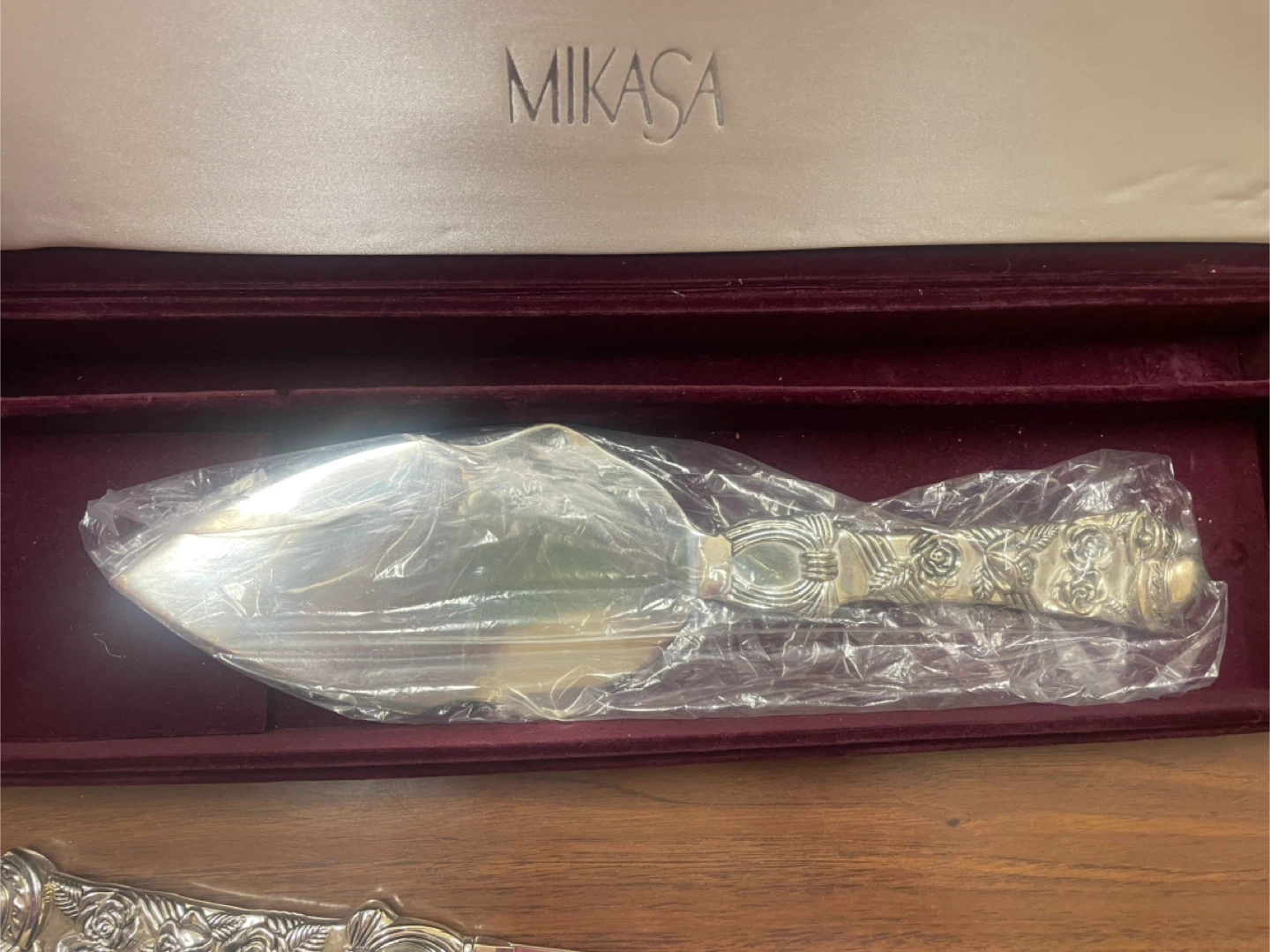 Mikasa Silver Plated Cake Knife and Server Set with Roses - photo 3