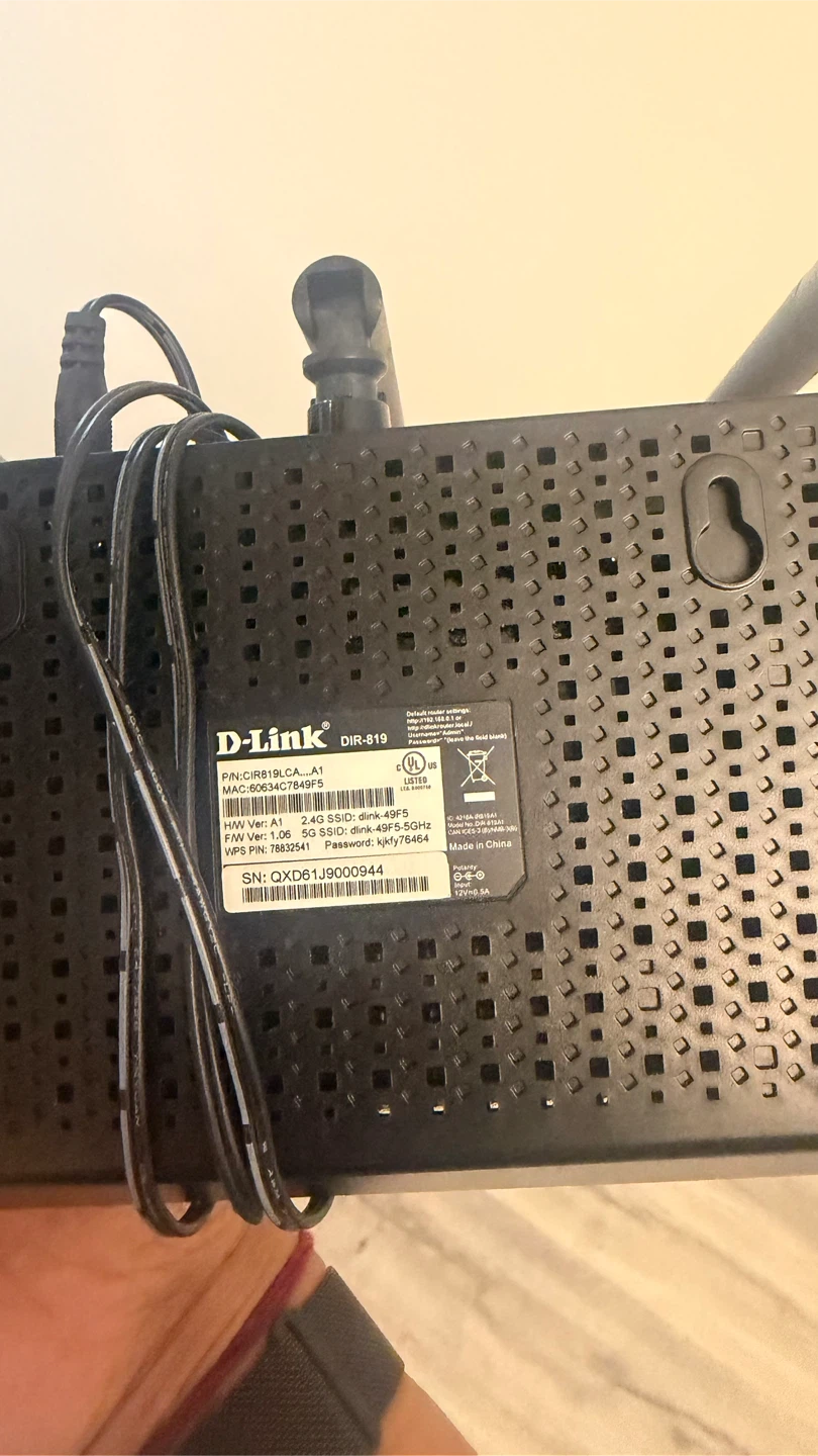 D-Link DIR-819 AC1200 Wi-Fi Router - photo 2
