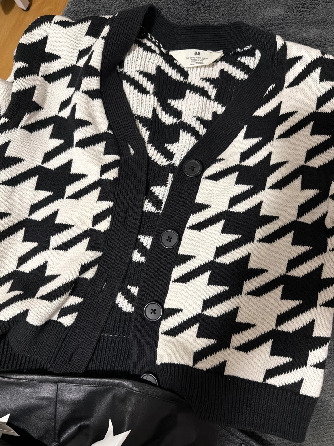 SHEIN skirt, White Heart Sweater & H&M Cardigan - photo 3