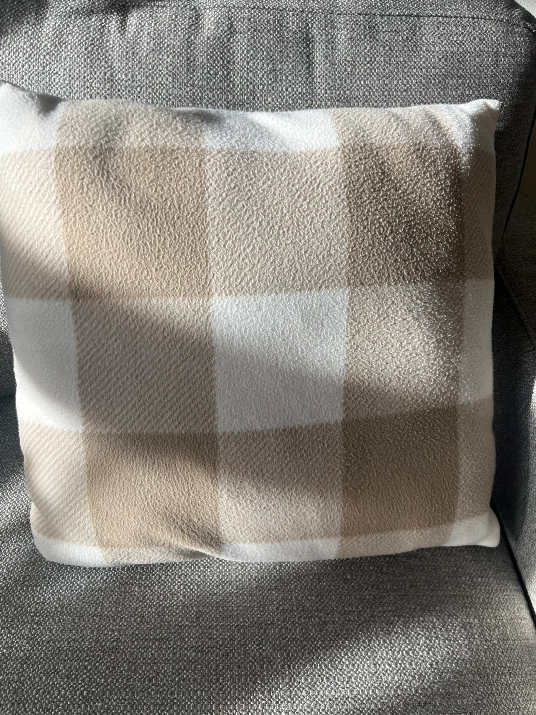 4 Plaid Throw Pillows - photo 2
