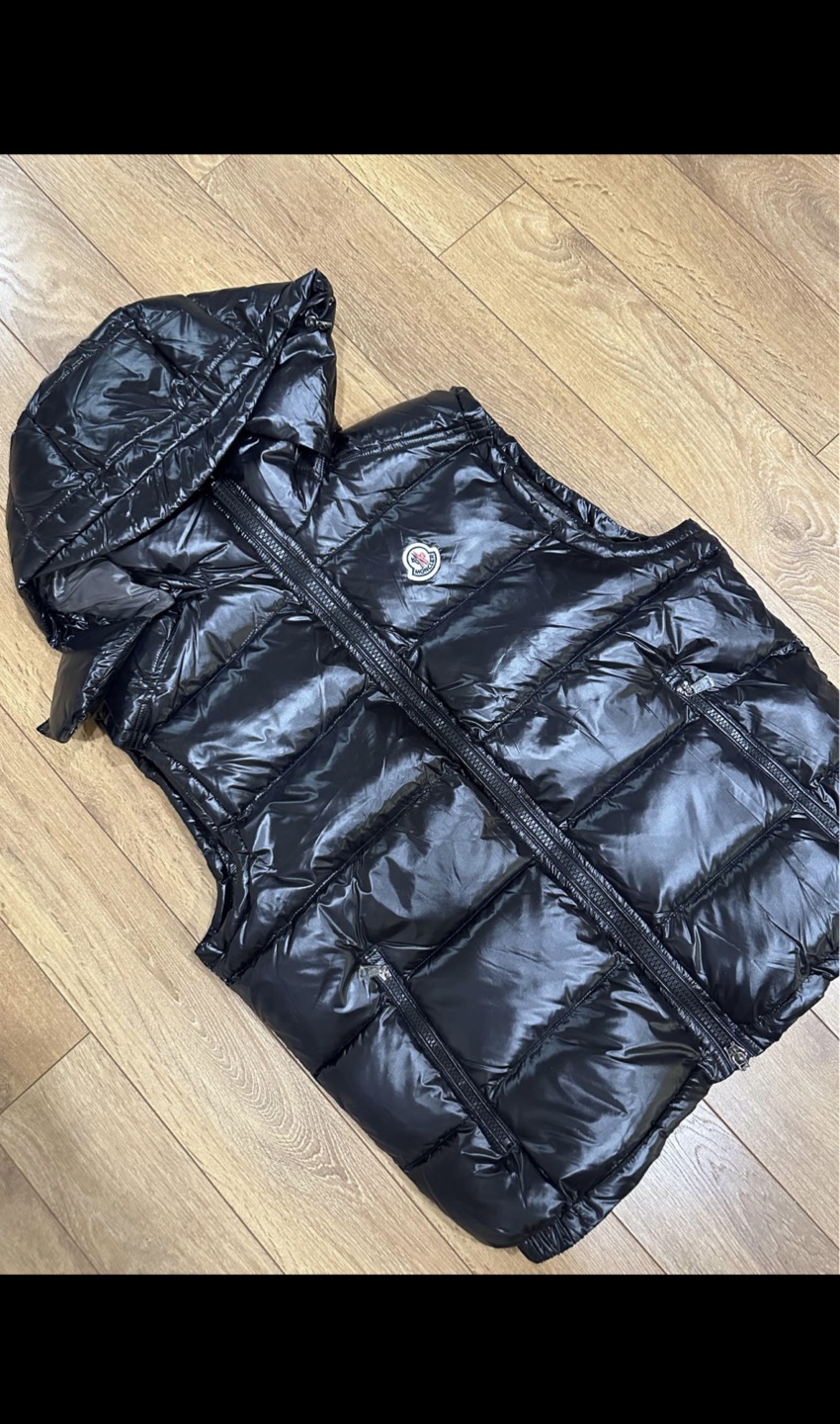 Moncler Black Puffer Vest with Hood - photo 5