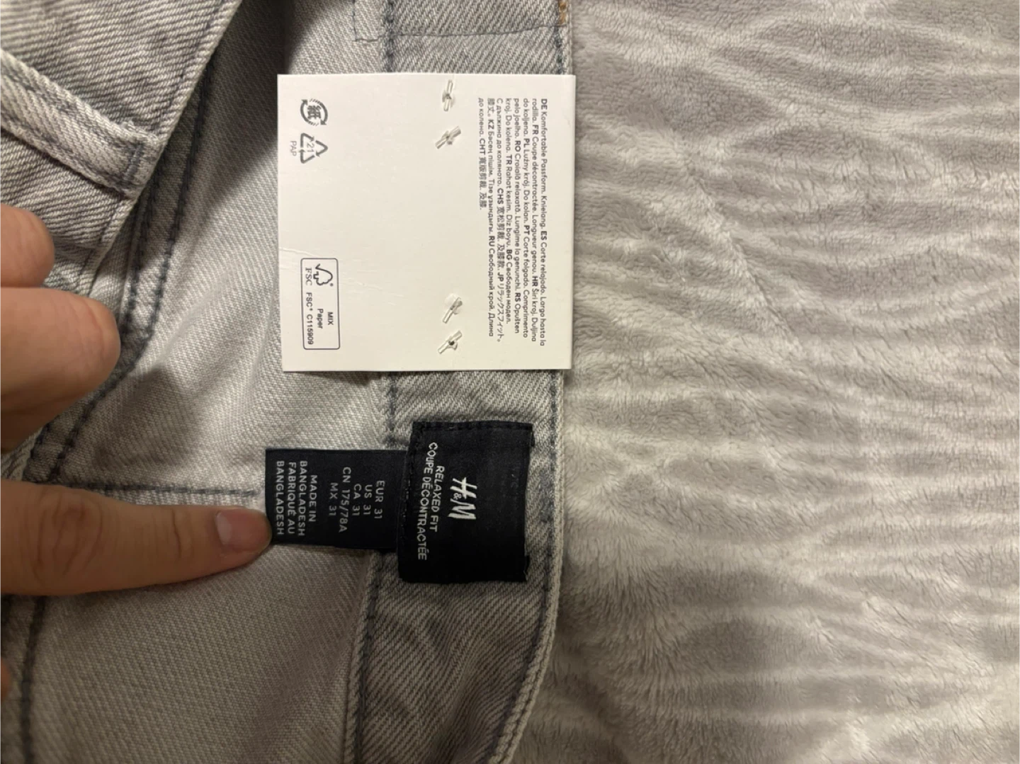 H&M Relaxed Fit Knee Length Denim Shorts - photo 4
