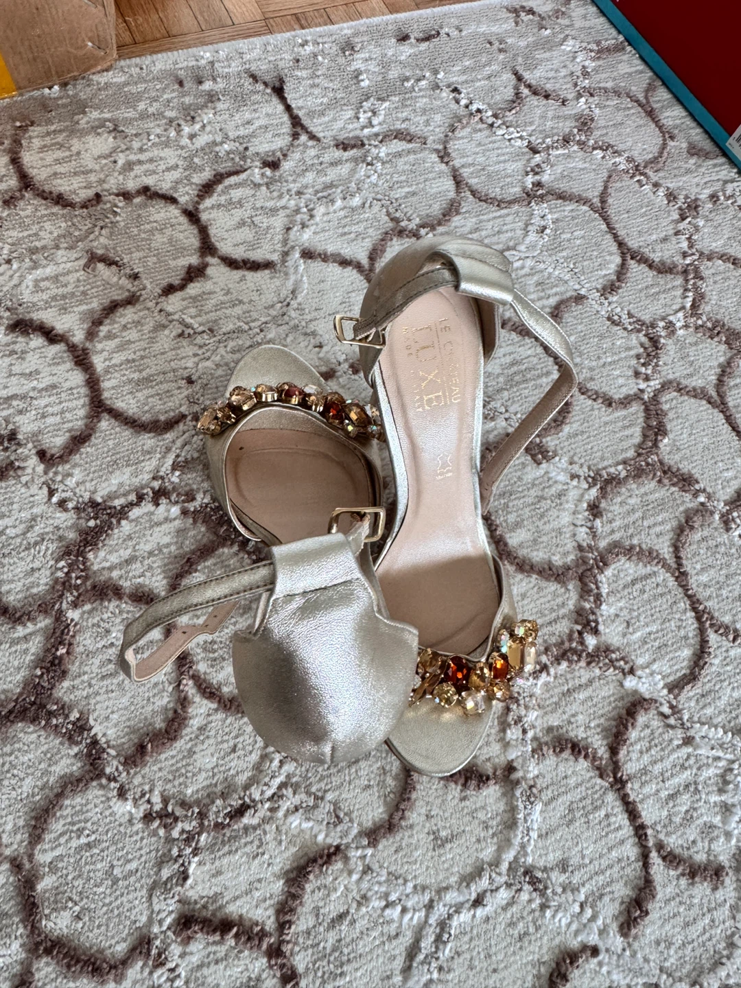 Le Chateau Luxe Embellished Gold Heels Size 38 - photo 3