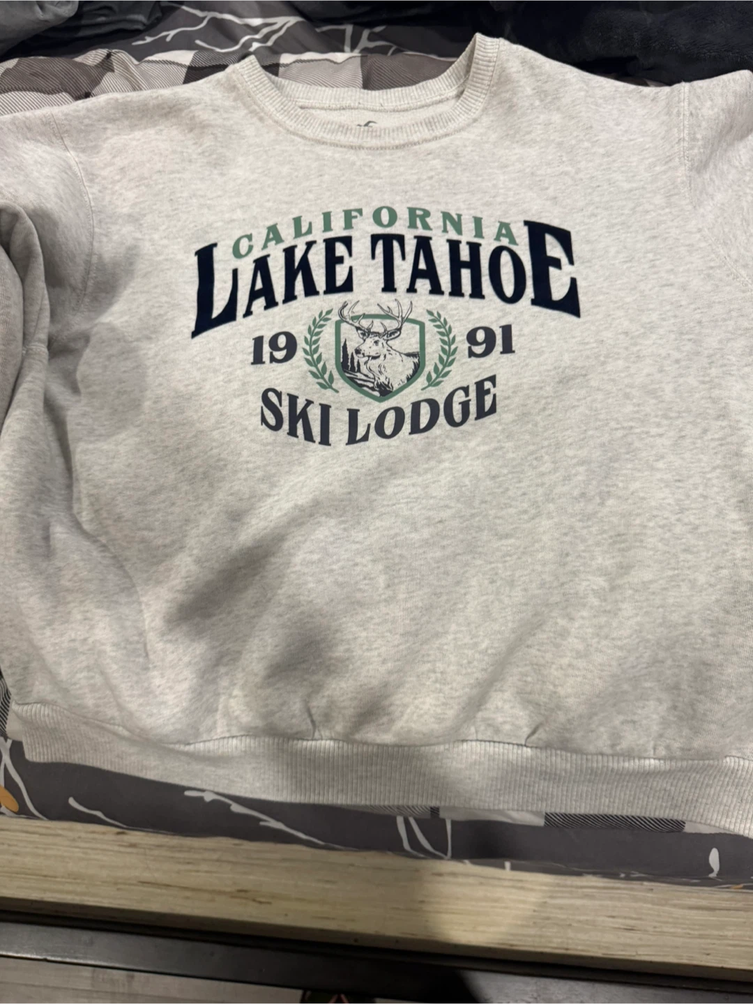 Hollister California Lake Tahoe Ski Lodge Sweatshirt Size XS