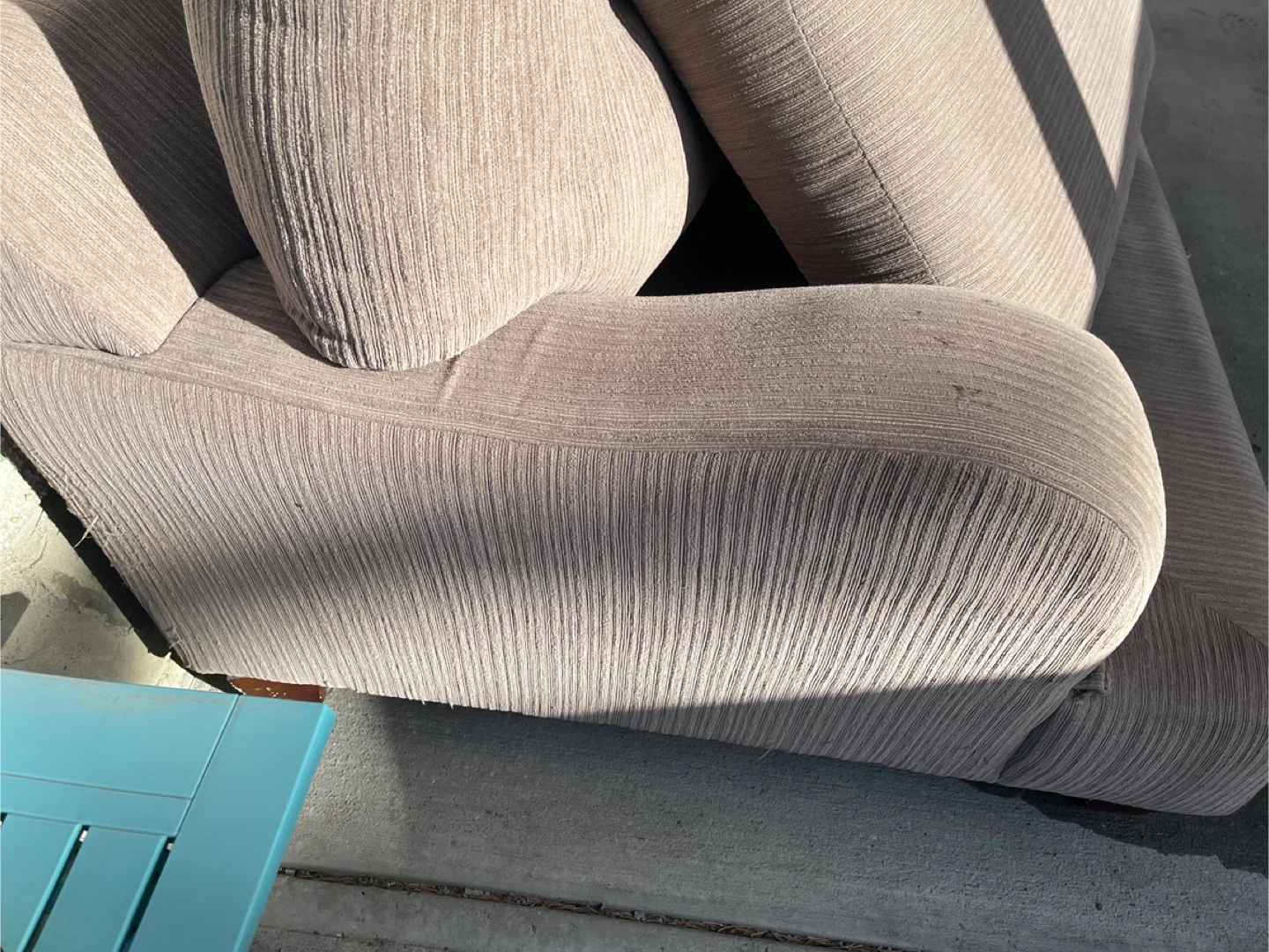 Free couch - photo 2