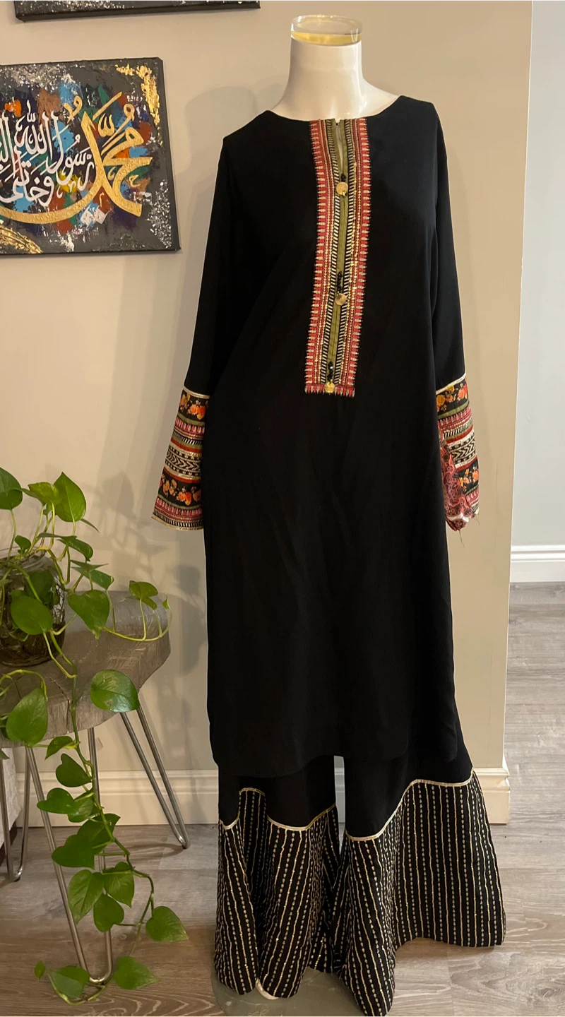 Embellished Black Kurti and Pants Set - photo 2