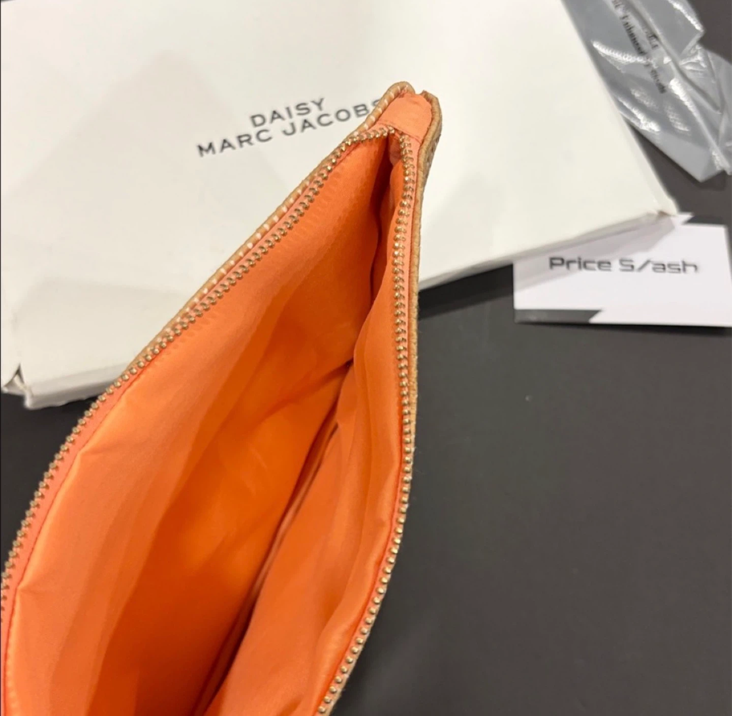 Marc Jacobs Daisy Straw Cosmetic Pouch Makeup Bag Travel Clutch - photo 5