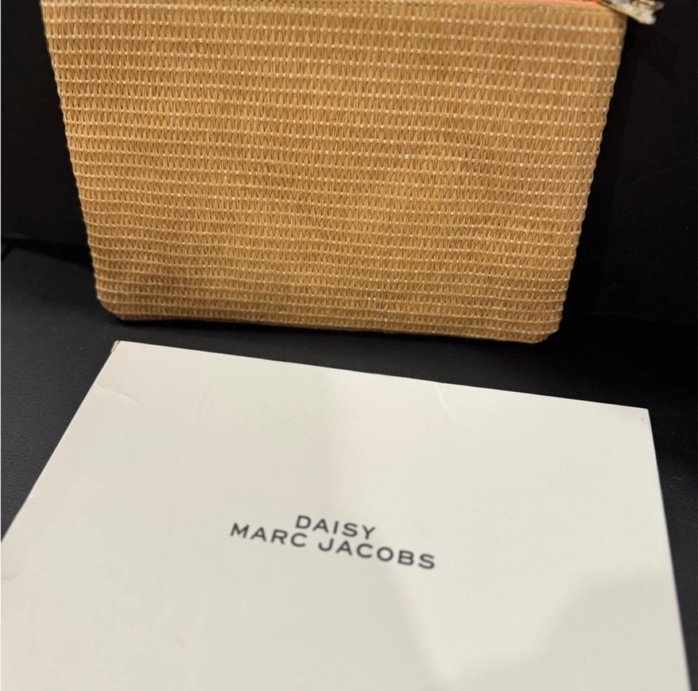 Marc Jacobs Daisy Straw Cosmetic Pouch Makeup Bag Travel Clutch - photo 3