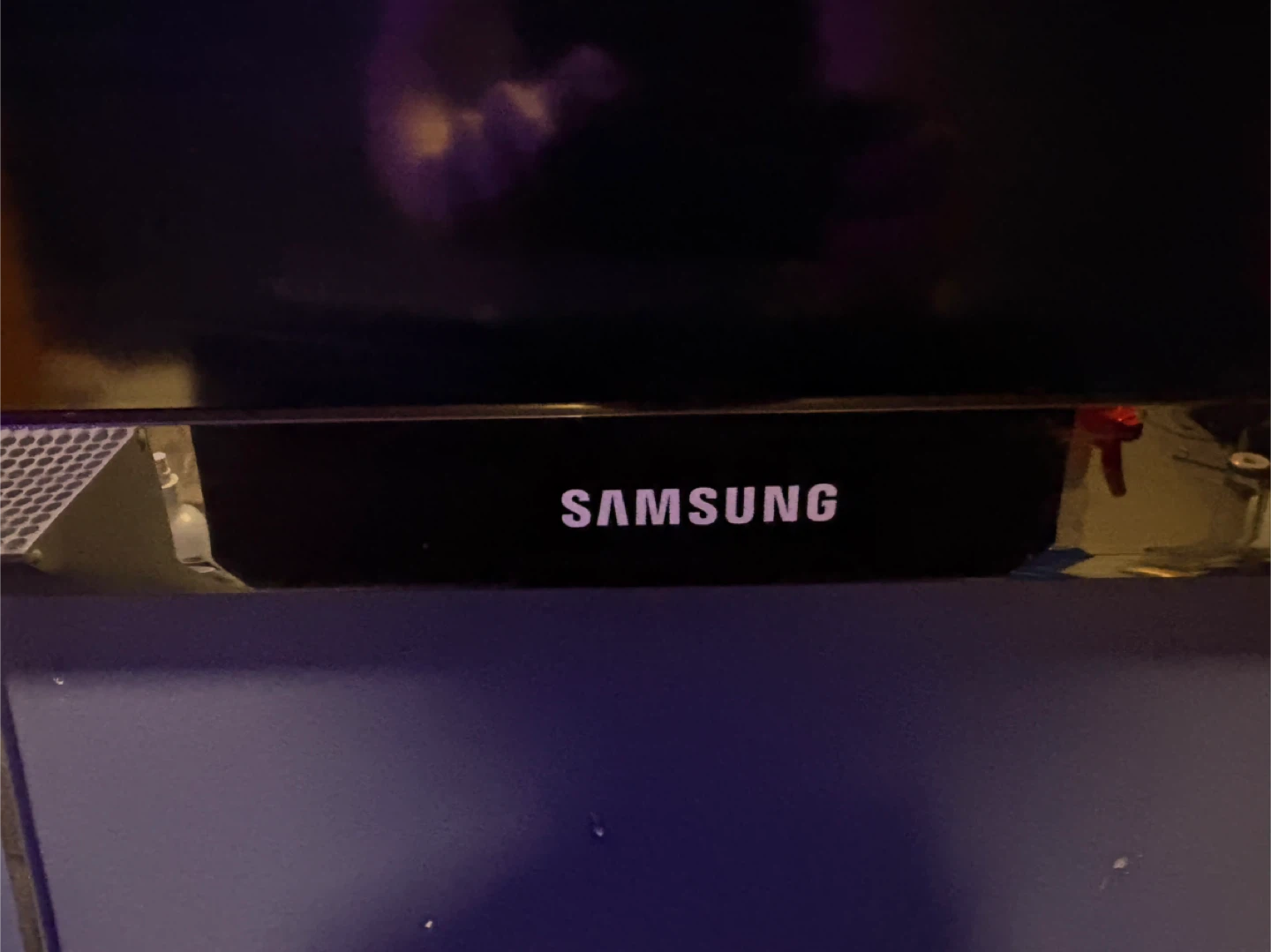 40 inch Samsung Flat Screen tv and wall mount - photo 3