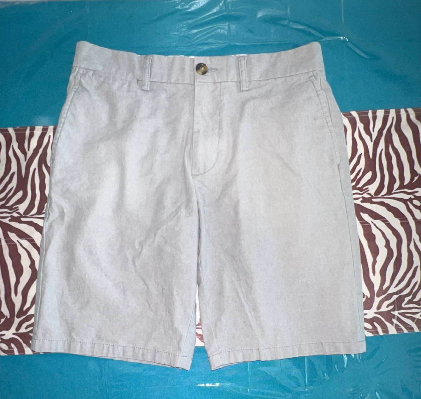 Old Navy Ultimate Slim Light Grey Shorts Size 30