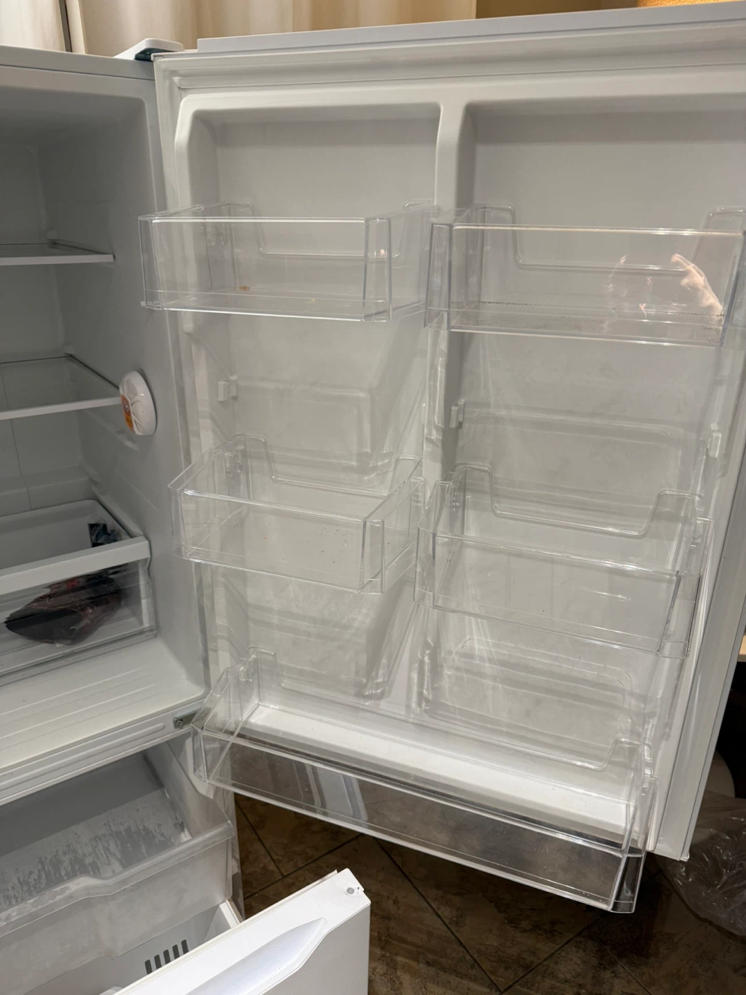 Insignia 18.6 cu ft White Fridge - 30” Great Value! - photo 4