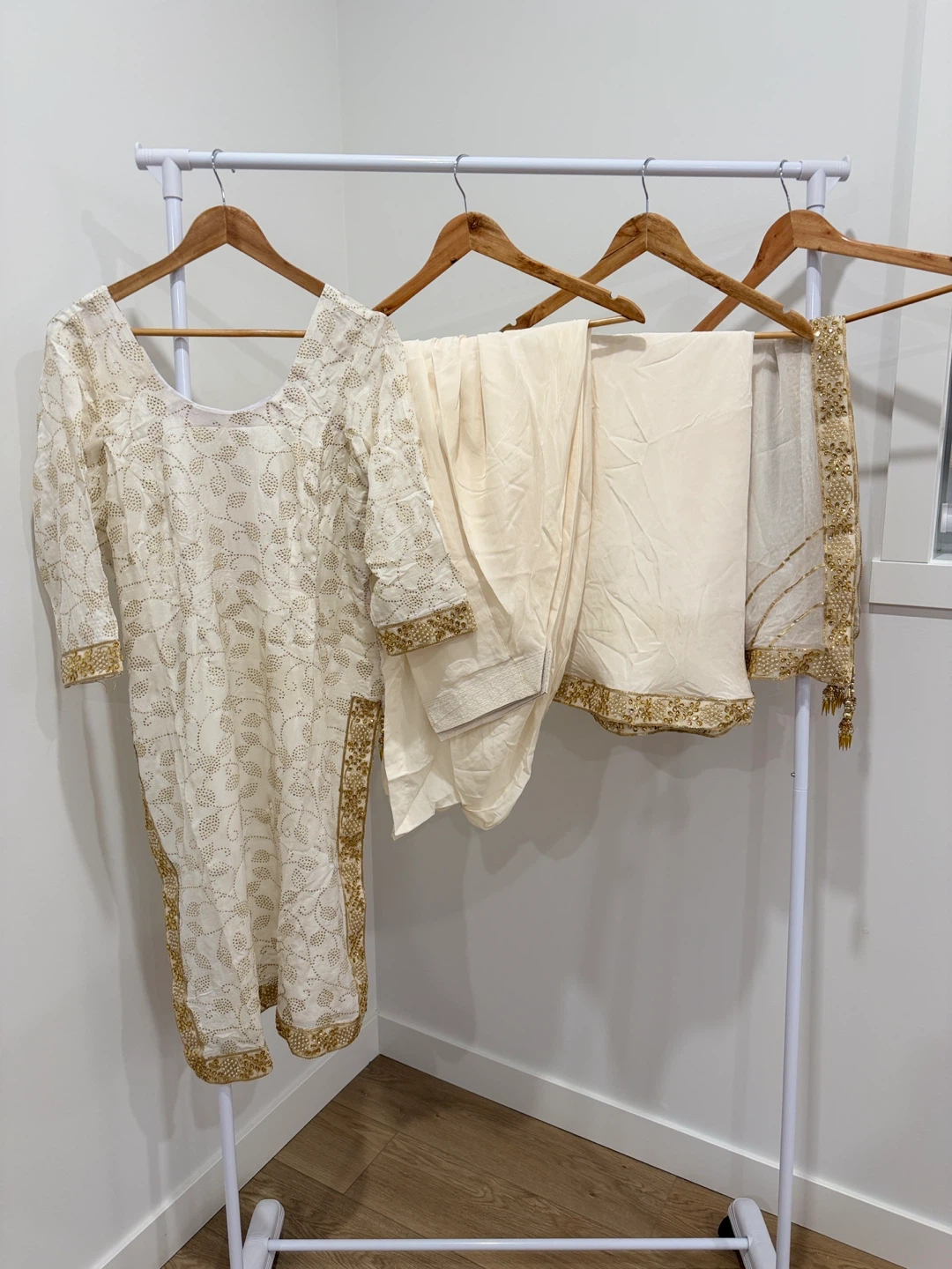 White & Gold Embroidered Kurti with Salwar, Palazzo and Dupatta - photo 5