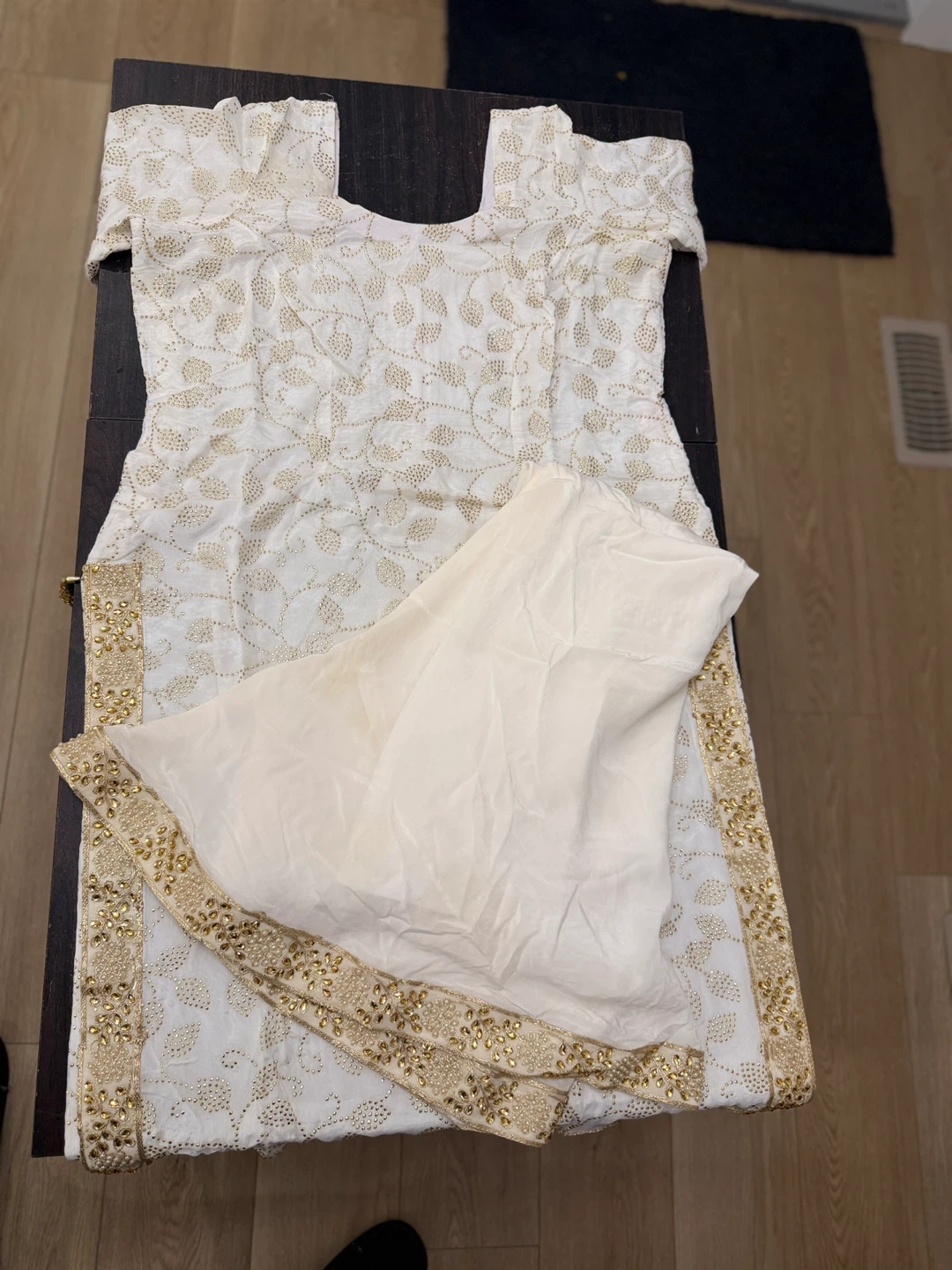 White & Gold Embroidered Kurti with Salwar, Palazzo and Dupatta - photo 3