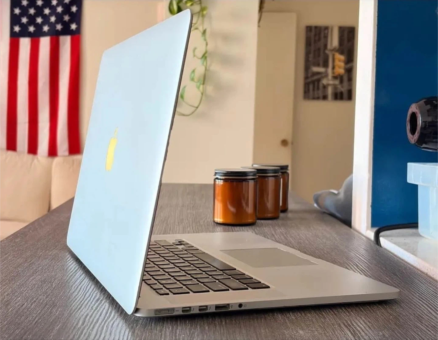 Apple MacBook Pro 15-inch Laptop - photo 2