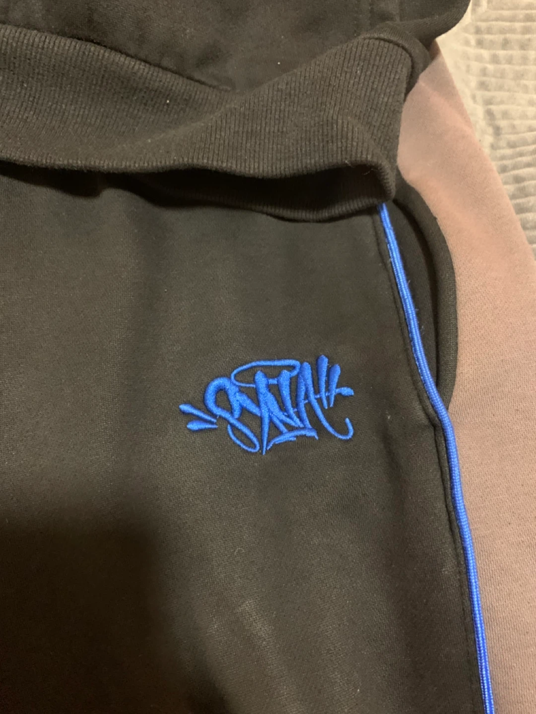 SYNA  Sweatshirt and Jogger Pants Set - photo 3