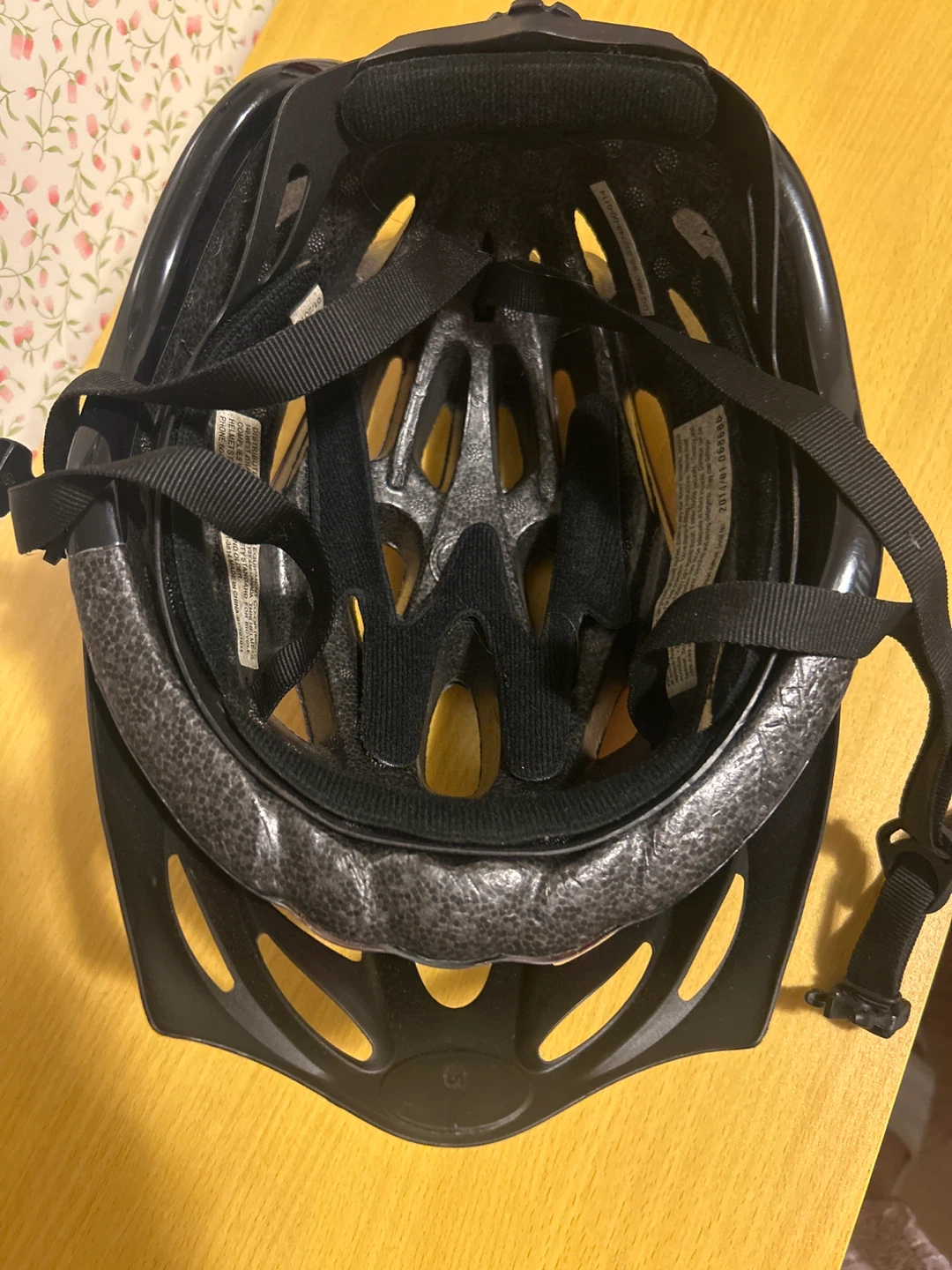 Red and Black Bicycle Helmet - photo 2