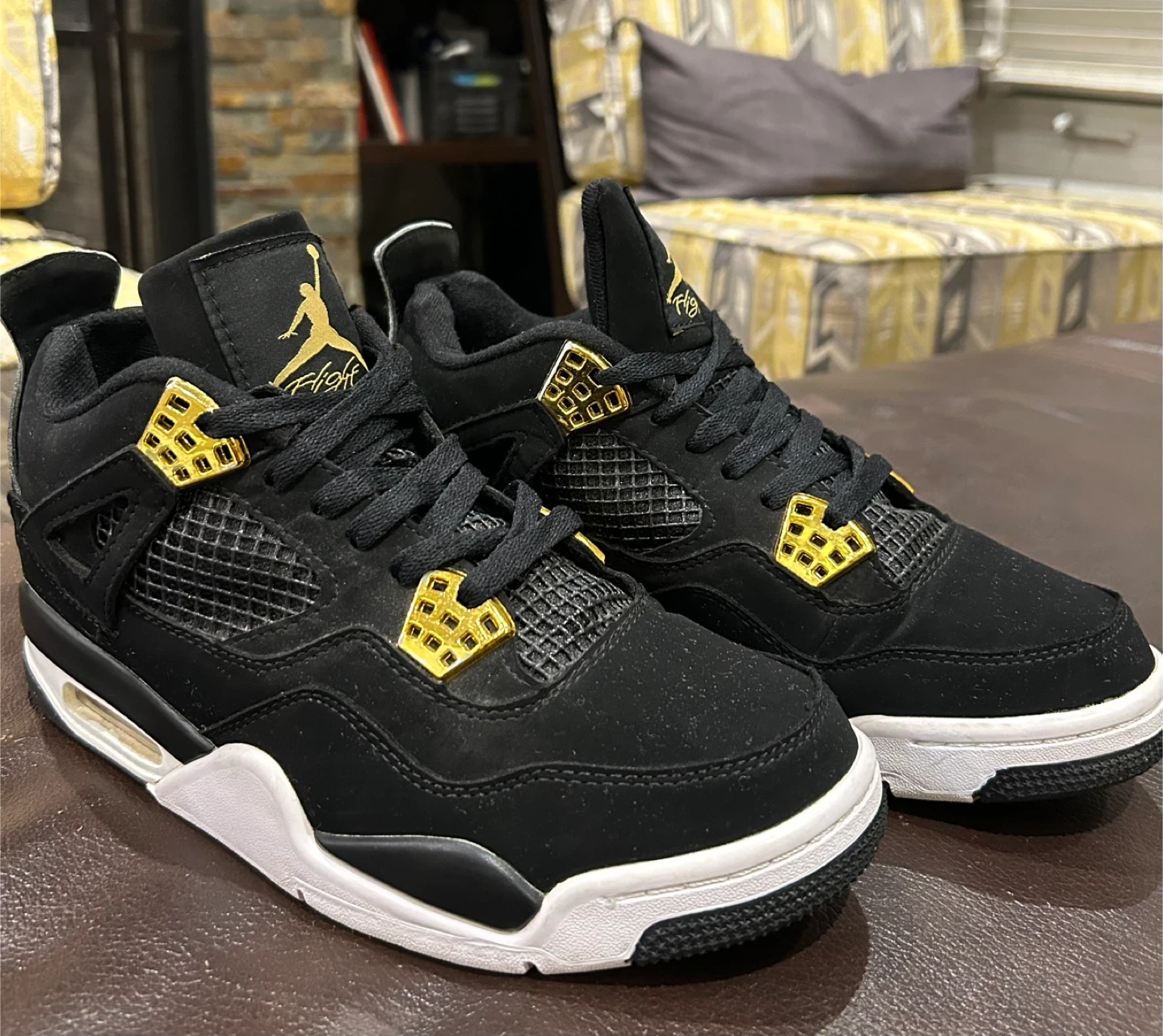 Air Jordan 4 Retro Sneakers - Black and Gold - photo 3