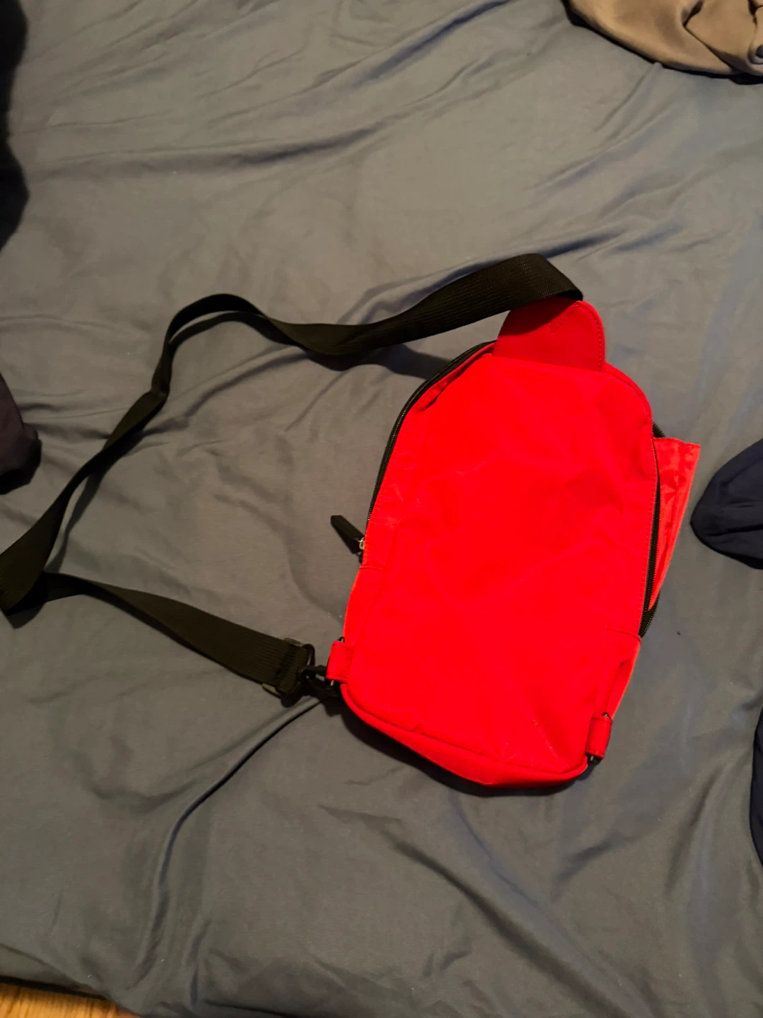 Guess Red Sling Bag - photo 2