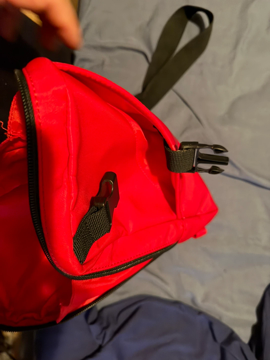 Guess Red Sling Bag - photo 4