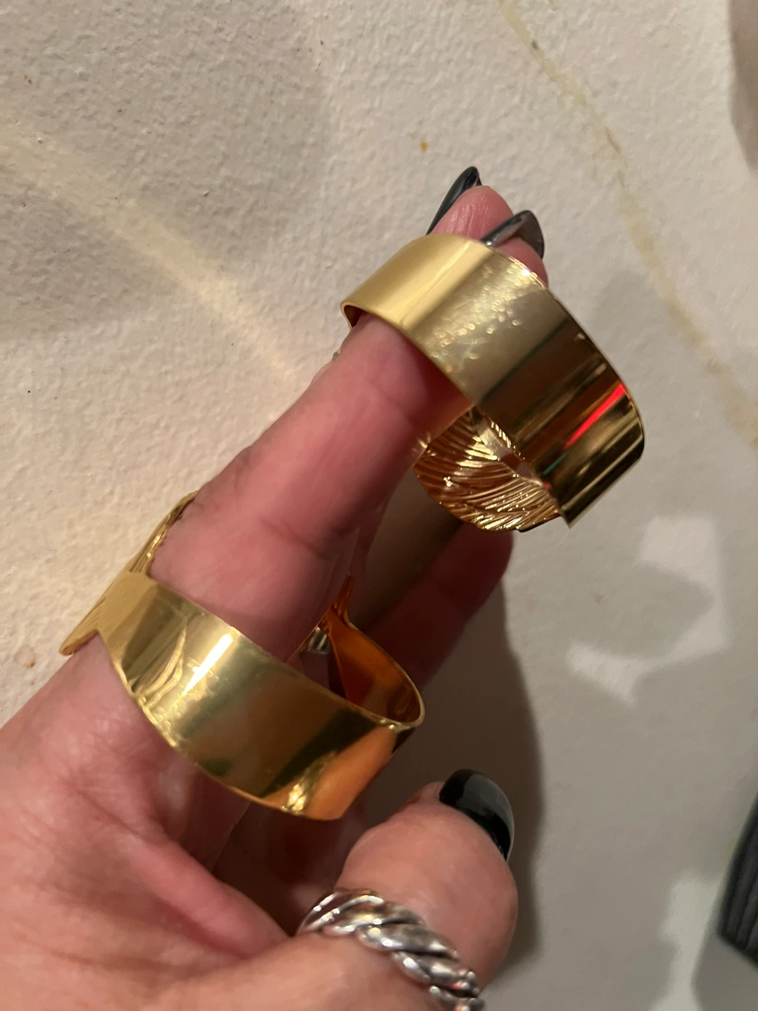 Gold Feather Cuff napkin holder - photo 2