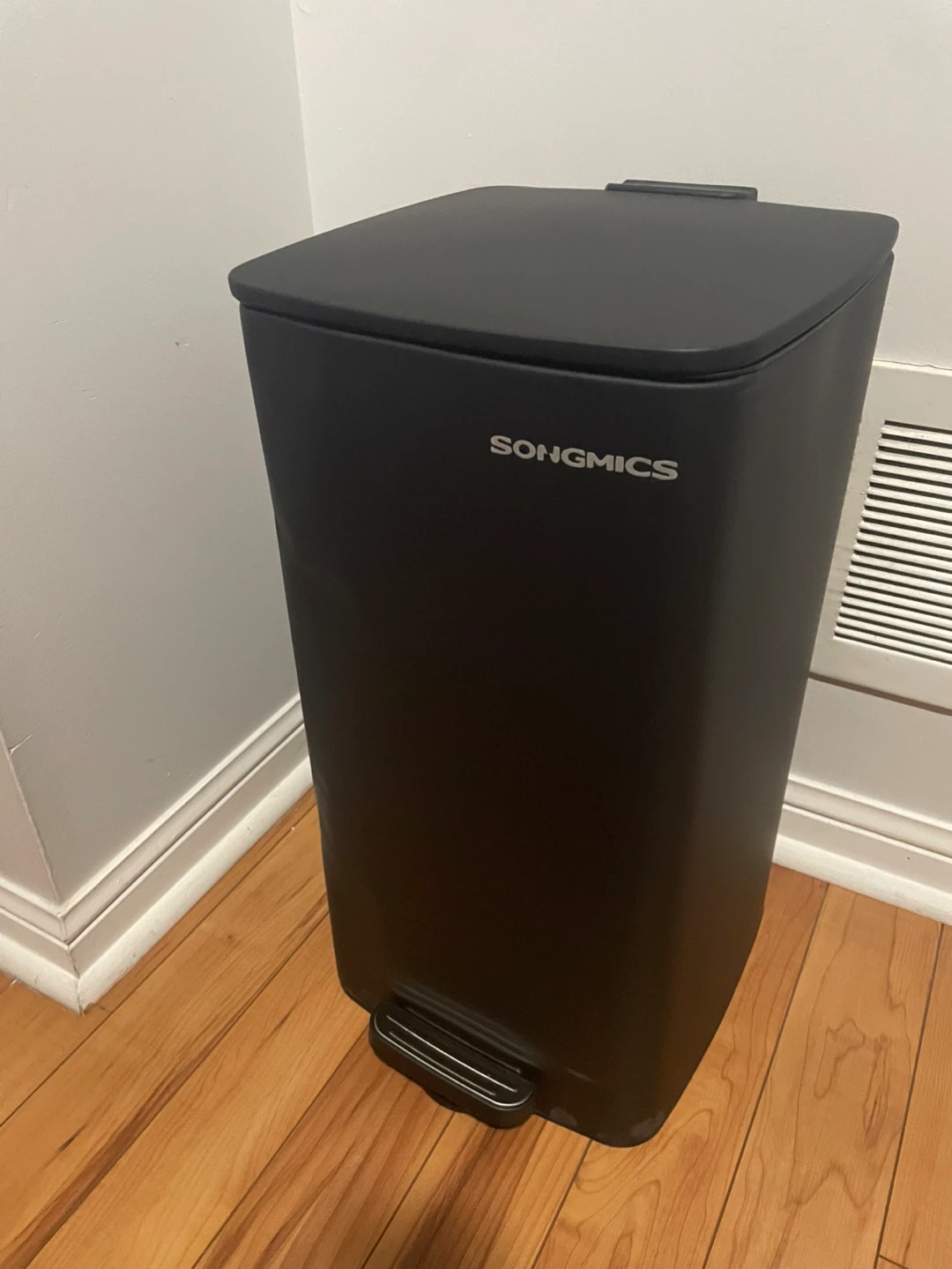 SONGMICS 8 Gallon (30L) Black Step Trash Can - photo 4