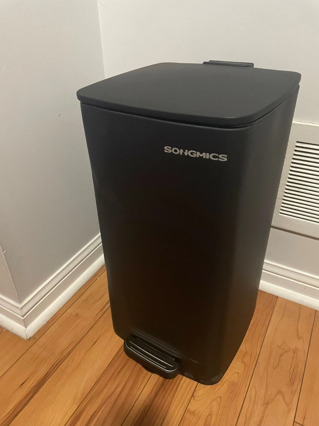 SONGMICS 8 Gallon (30L) Black Step Trash Can - photo 4
