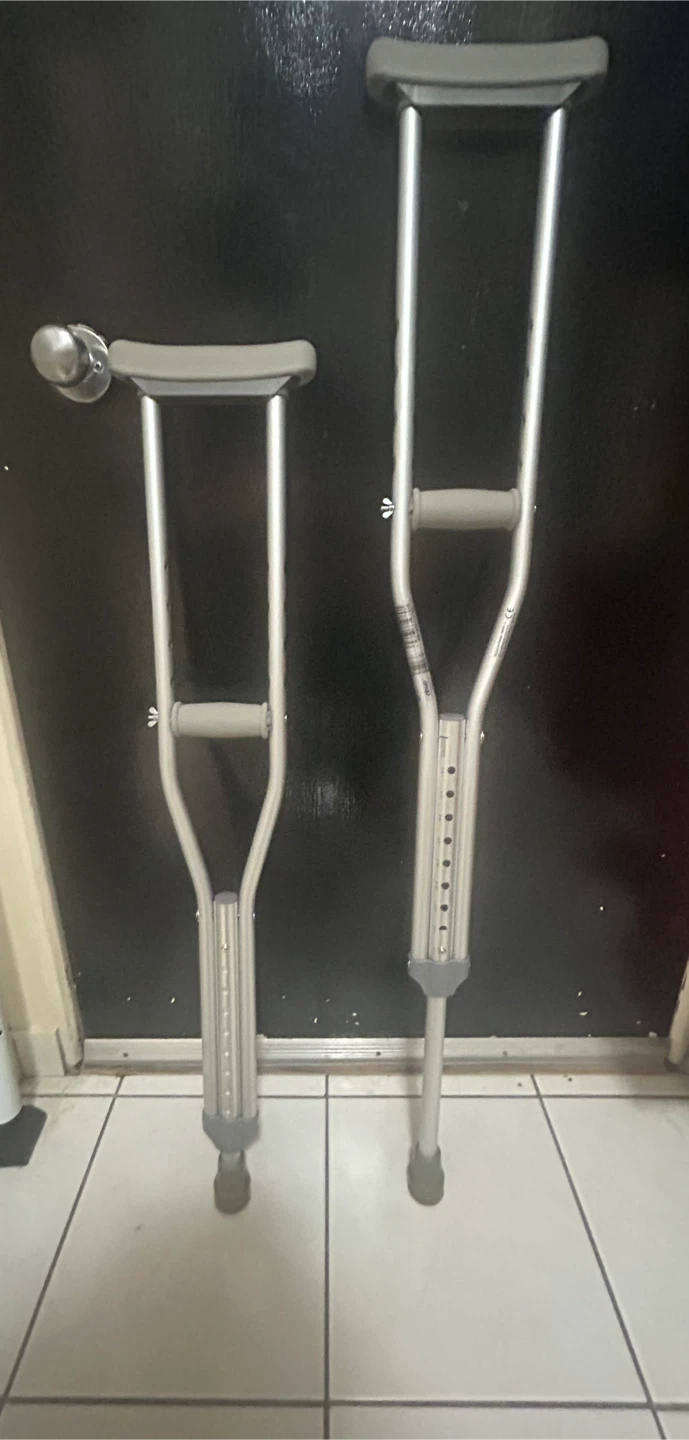 Adjustable Aluminum Crutches (Pair)