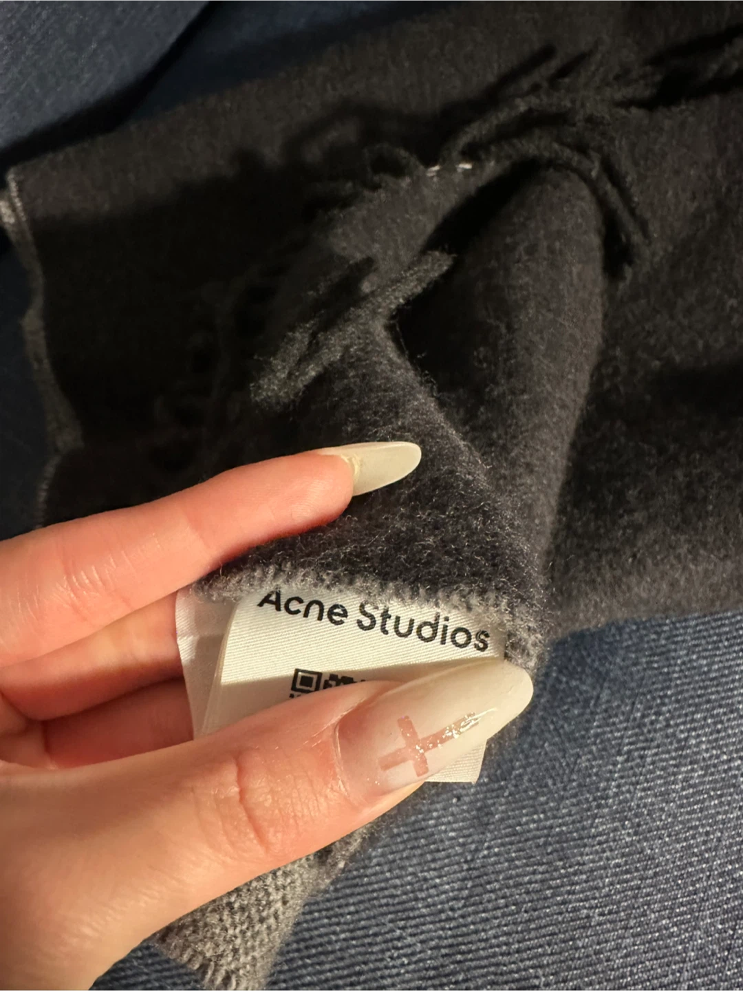 LIKE NEW acne studios scarf - photo 2