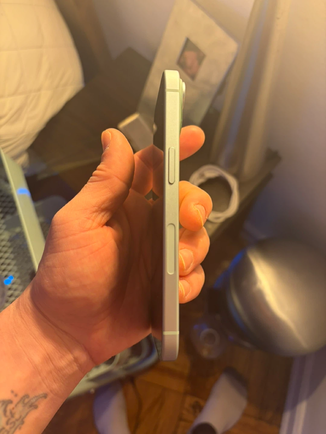 GREEN Apple iPhone 15! Preowned in Mint condition. - photo 4