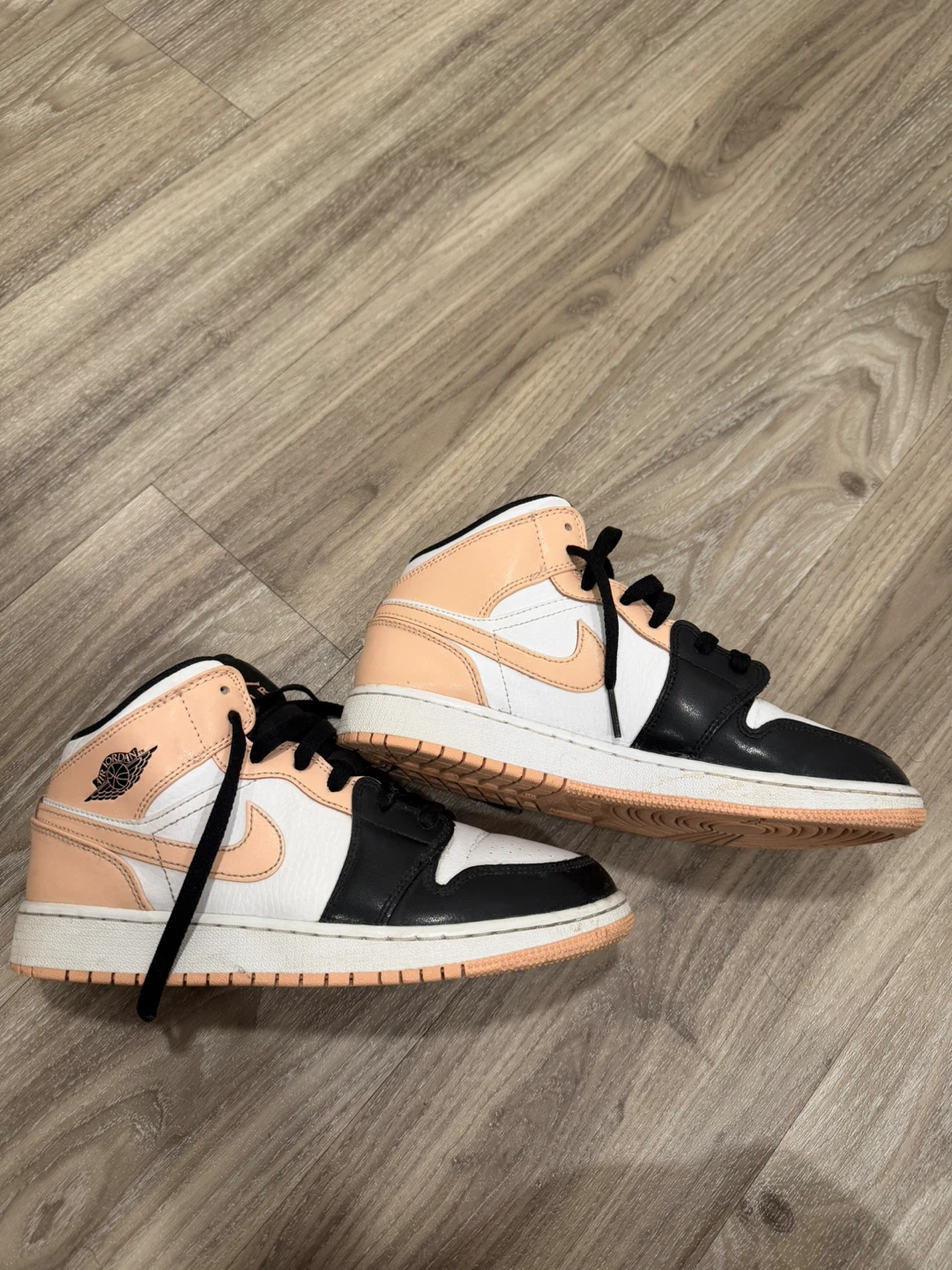 Air Jordan 1 Mid SE Sneakers
