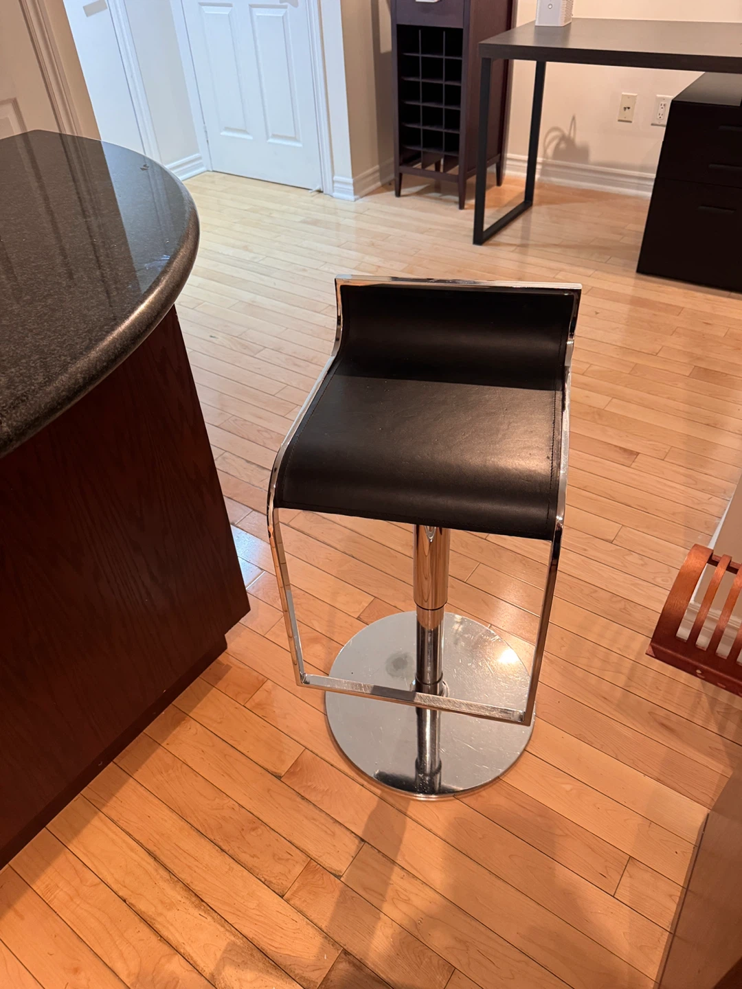 Adjustable Swivel Bar Stool
