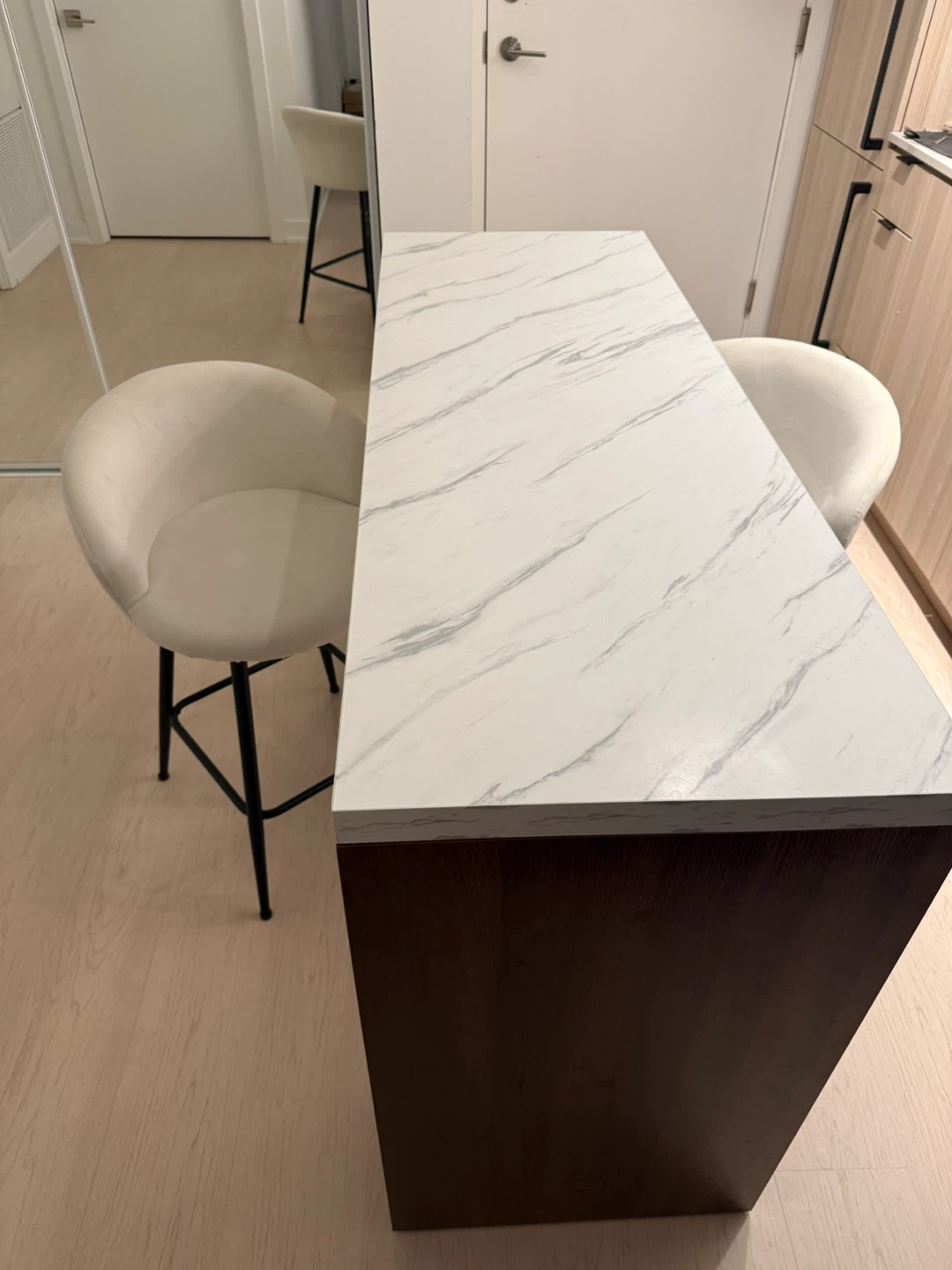 Kitchen Island with 2 Chairs