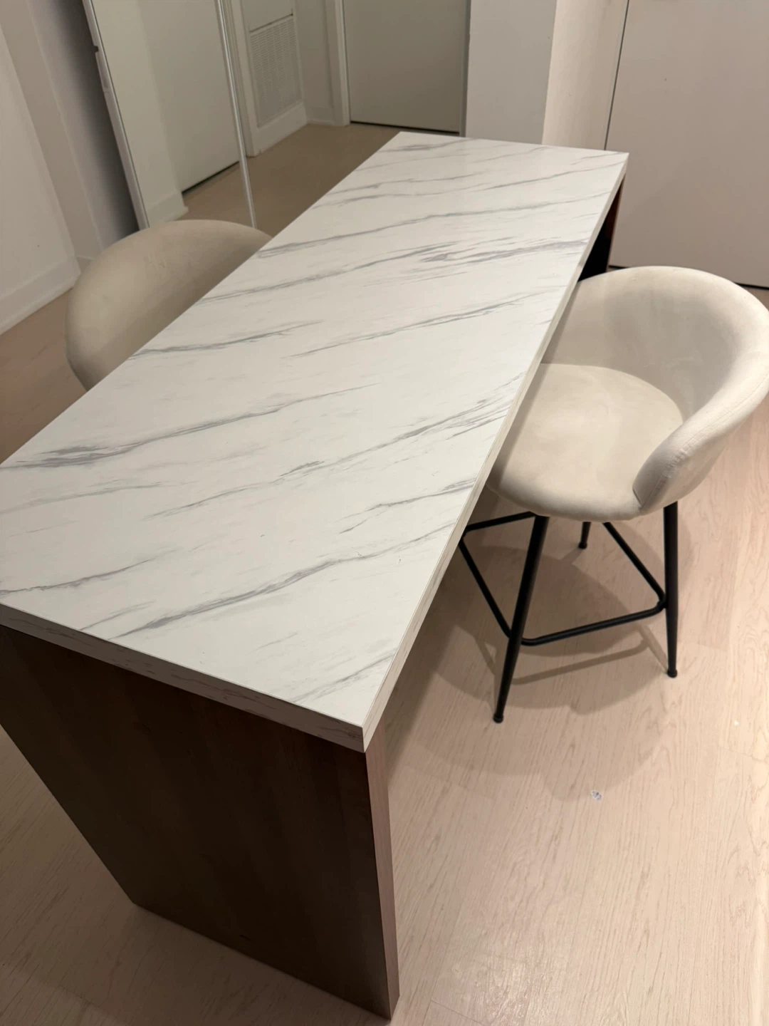 Kitchen Island with 2 Chairs - photo 2