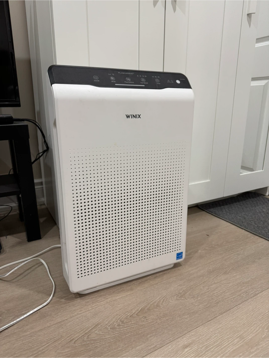 Winix HEPA Air Purifier + 6 New Carbon Filters