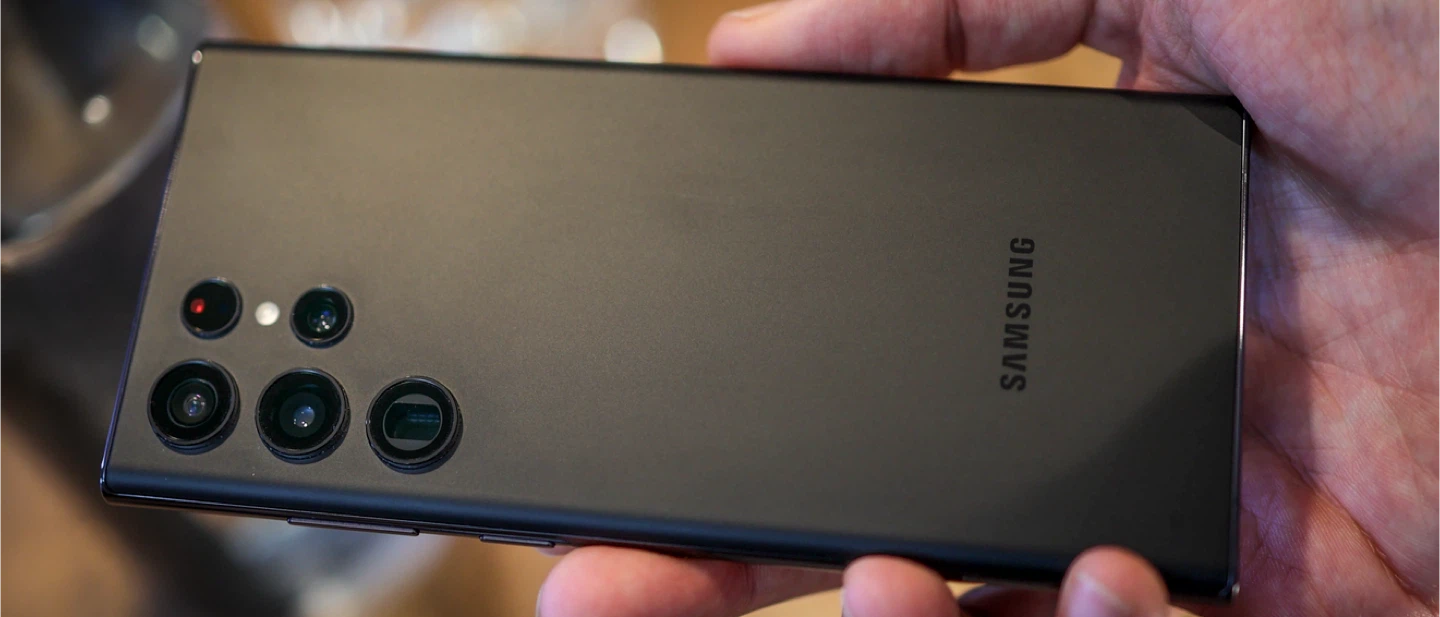 Samsung Galaxy S22 Ultra Smartphone with accessories - photo 3