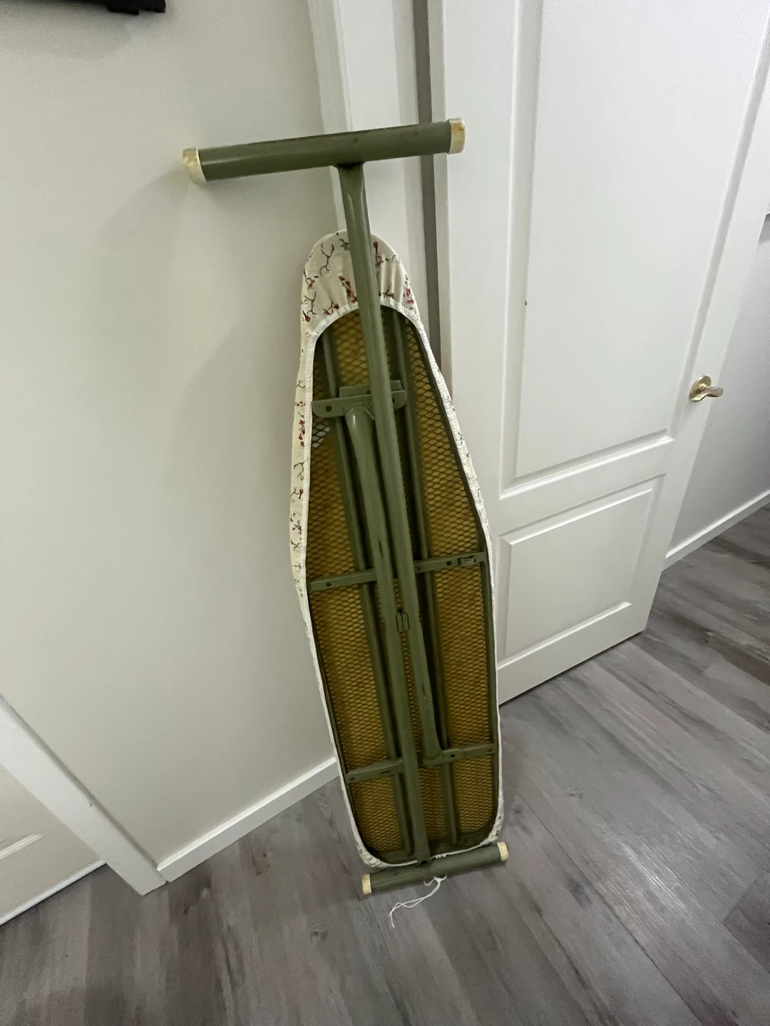 Ironing Board with Floral Pattern Cover - photo 2