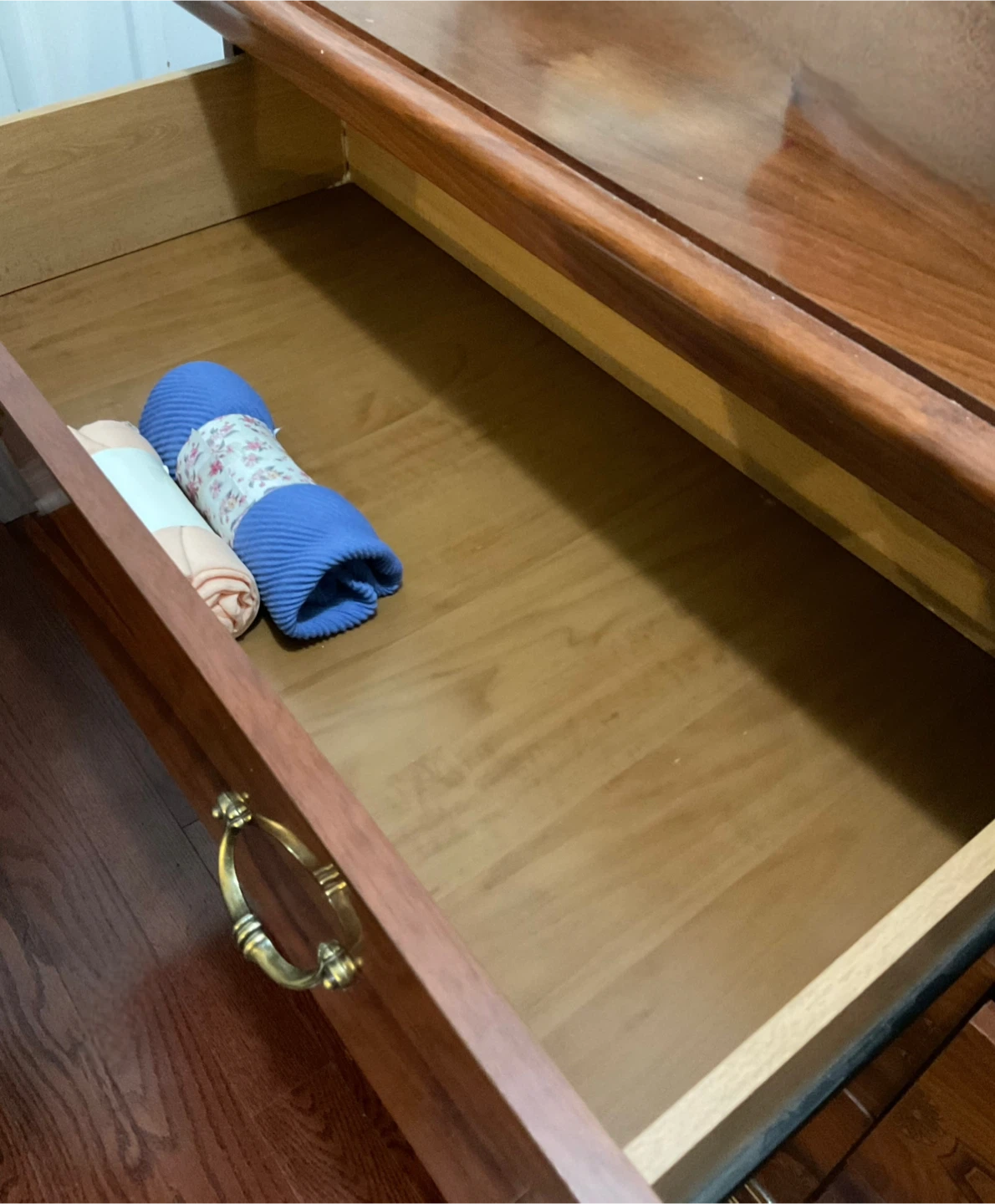 Vintage Wooden Dresser (6 drawers) - photo 2