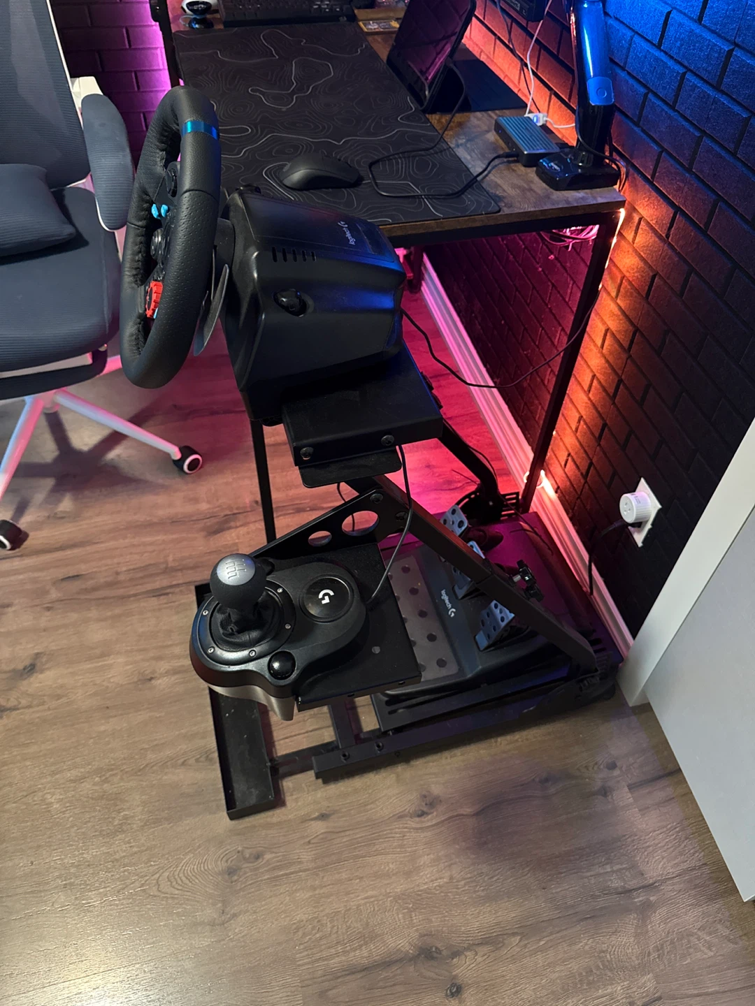 Logitech G29 Racing Wheel and Shifter with Pedals - photo 4