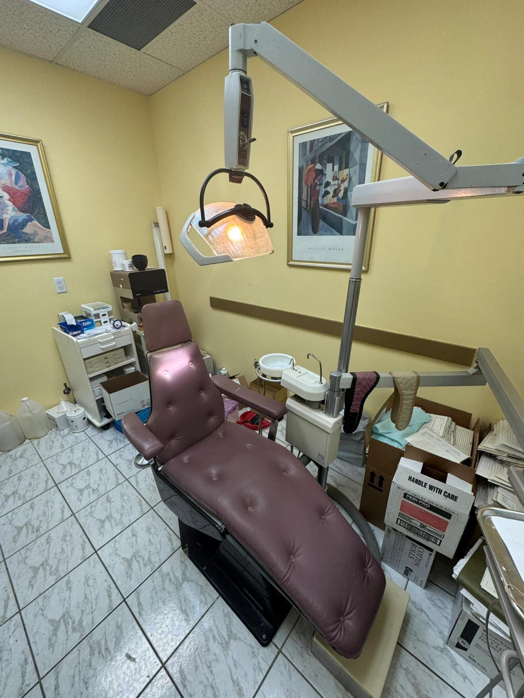 Dental Chair + Swivel Chair 🦷 - photo 3