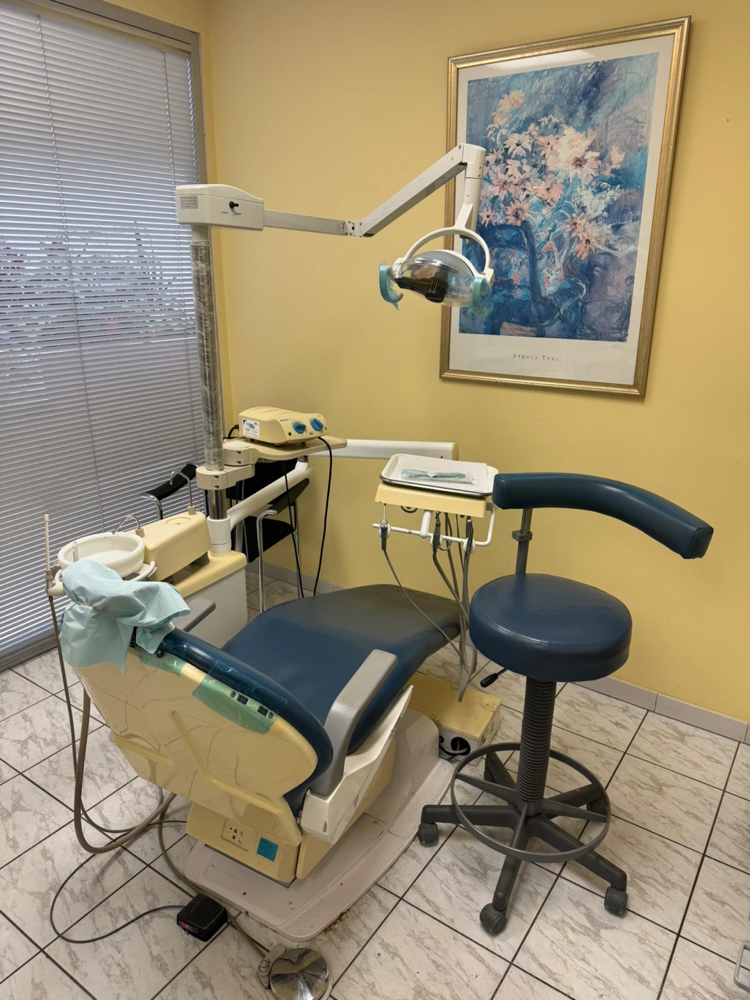 Dental Chair + Swivel Chair 🪥 - photo 2