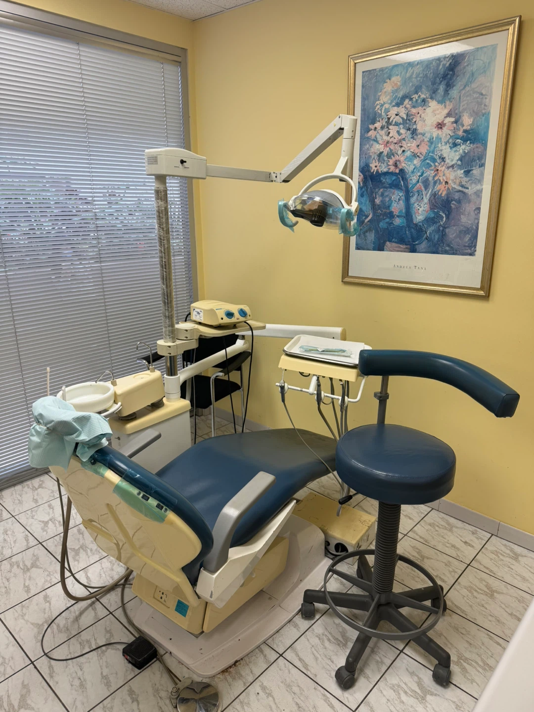 Dental Chair + Swivel Chair 🪥