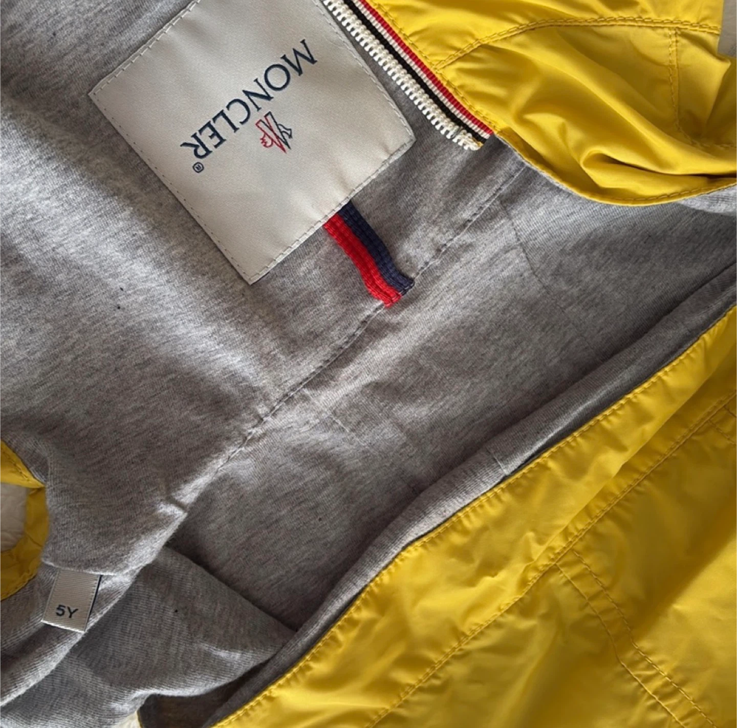 Moncler Vest Yellow Child Size 5Y - photo 2