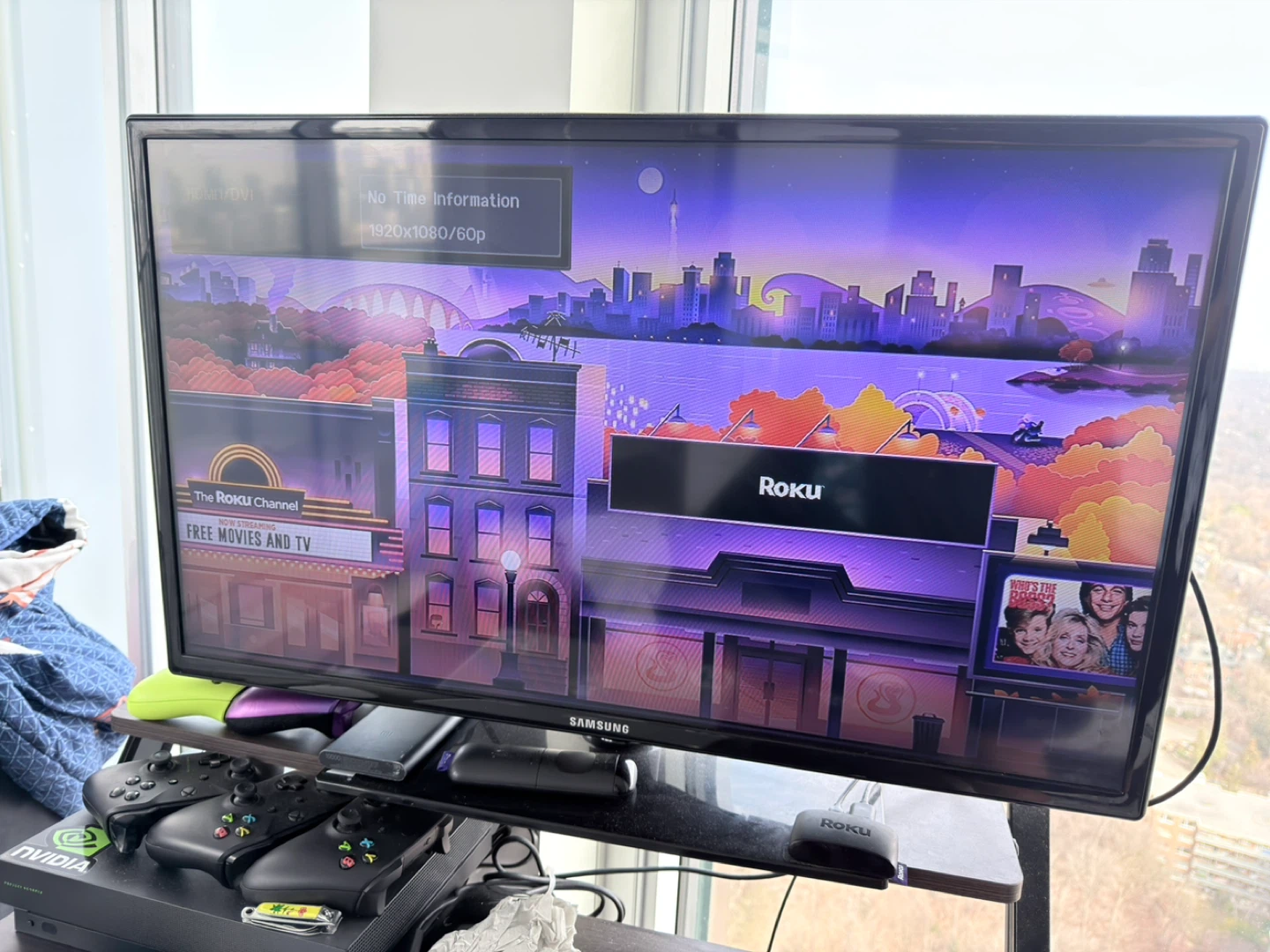 Samsung TV with Roku - photo 2