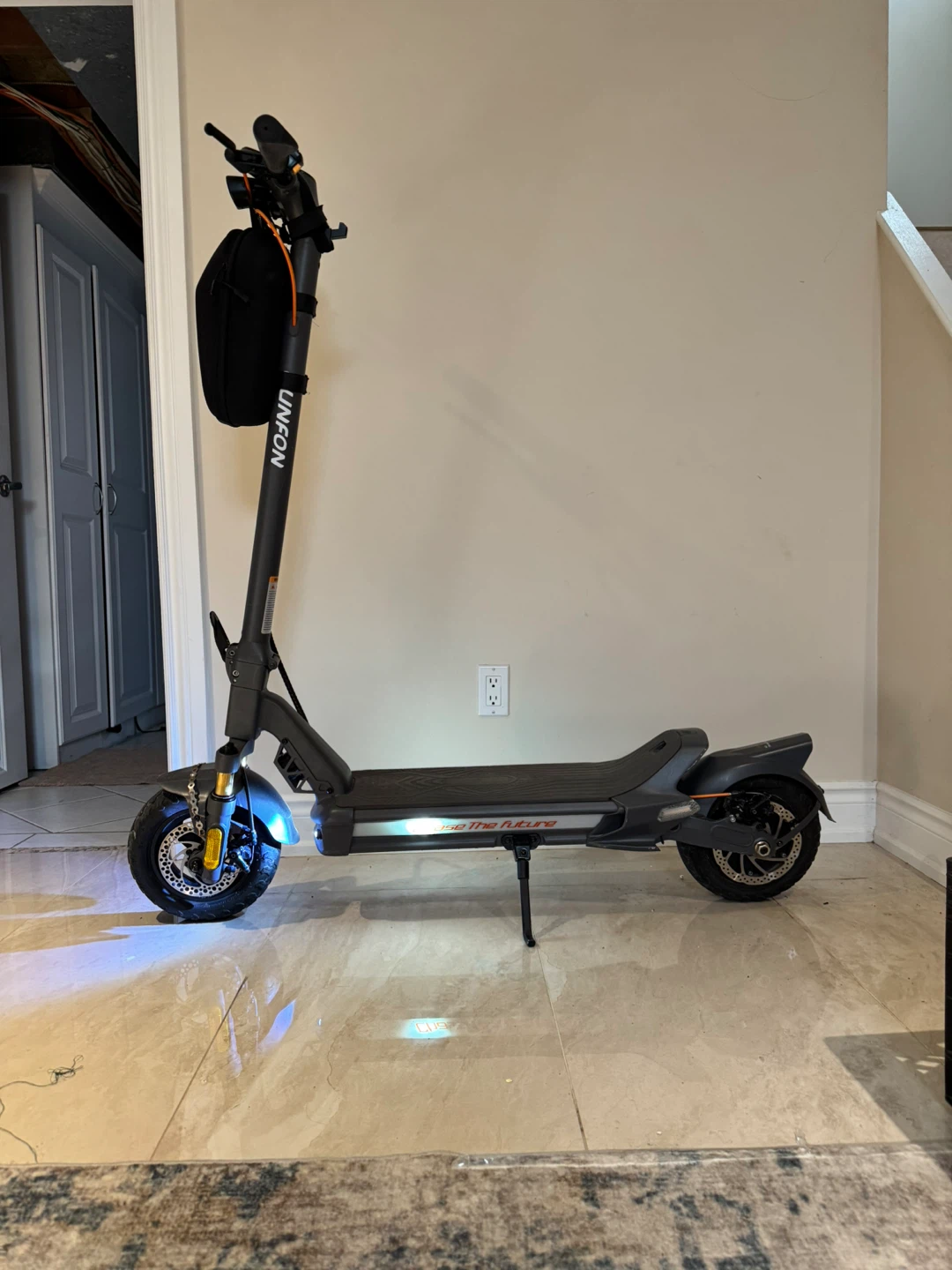UNFON Electric Scooter (no exchanges) - photo 4