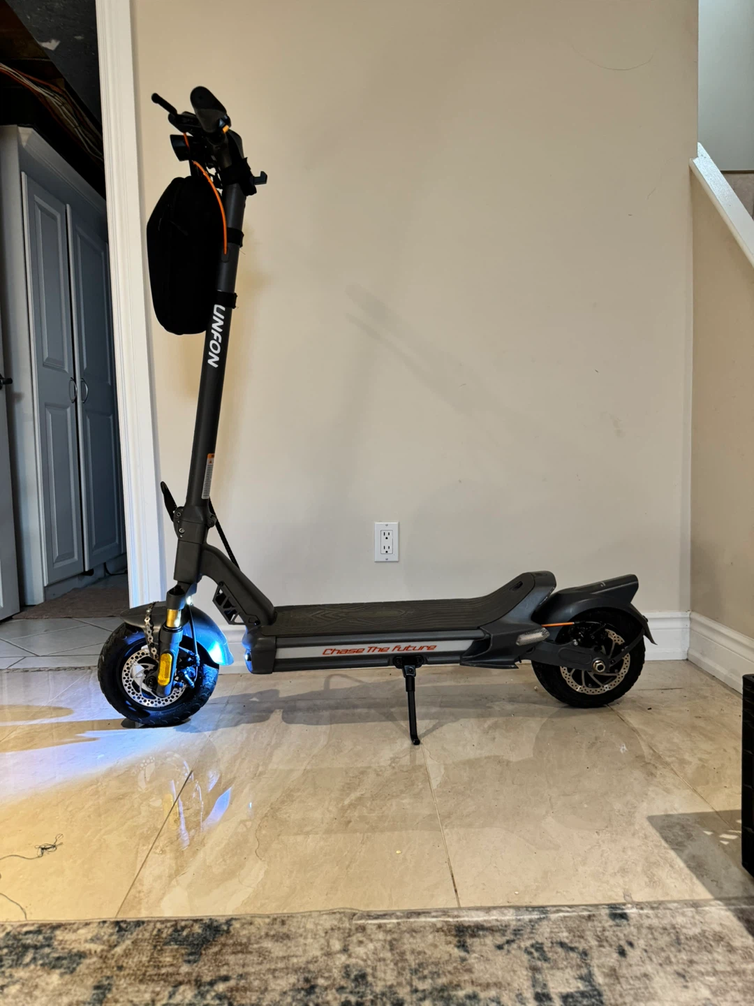 UNFON Electric Scooter (no exchanges) - photo 3