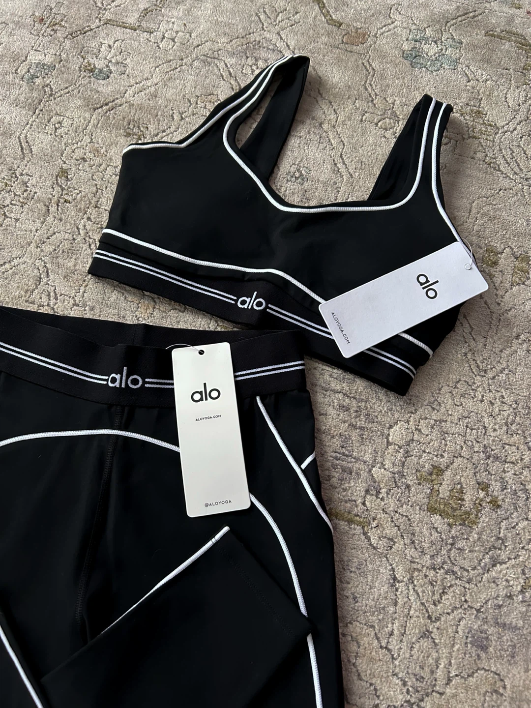 Alo Yoga Set